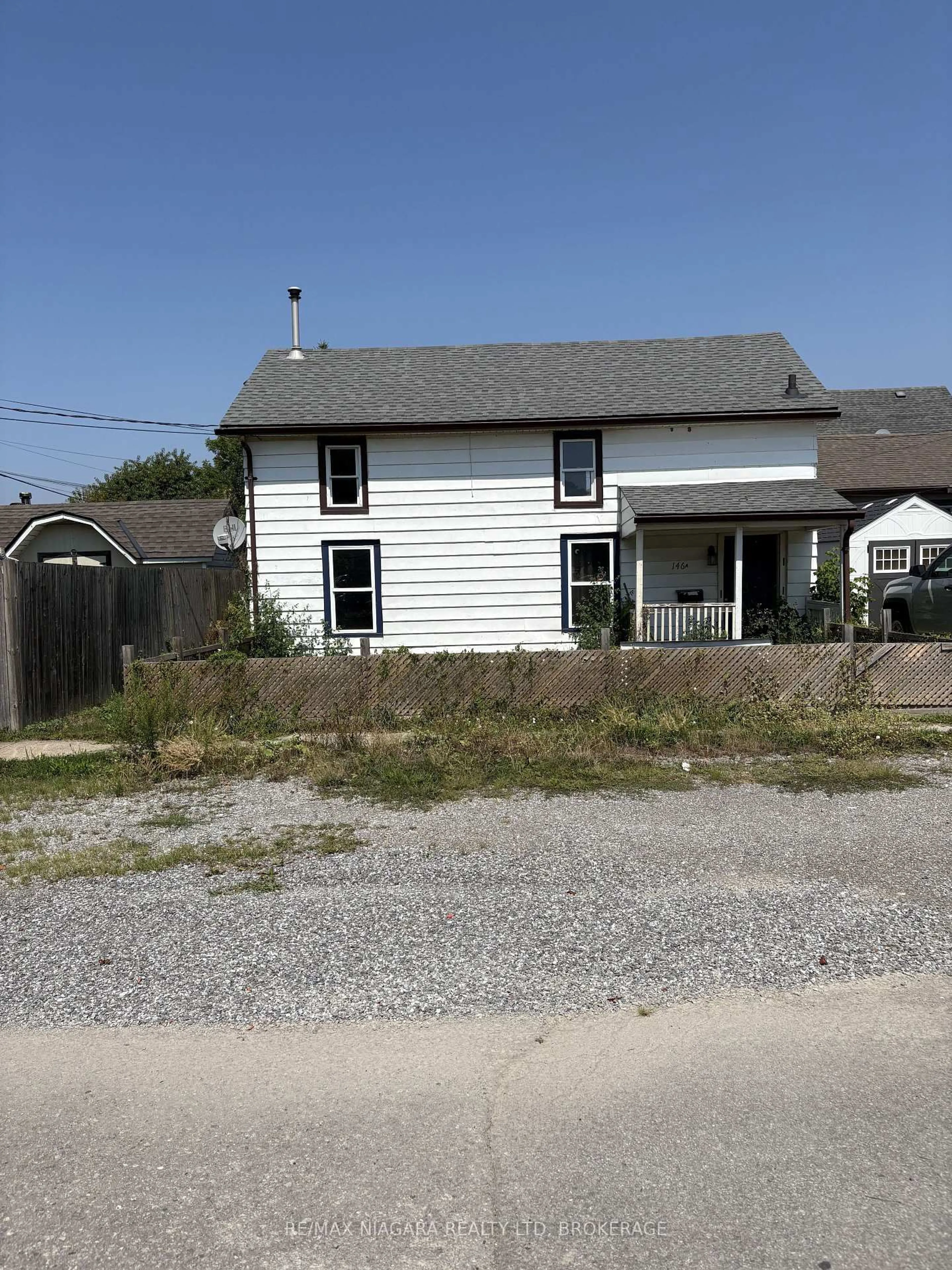 A pic from outside/outdoor area/front of a property/back of a property/a pic from drone, street for 148 Kinnear St, Port Colborne Ontario L3K 1A8