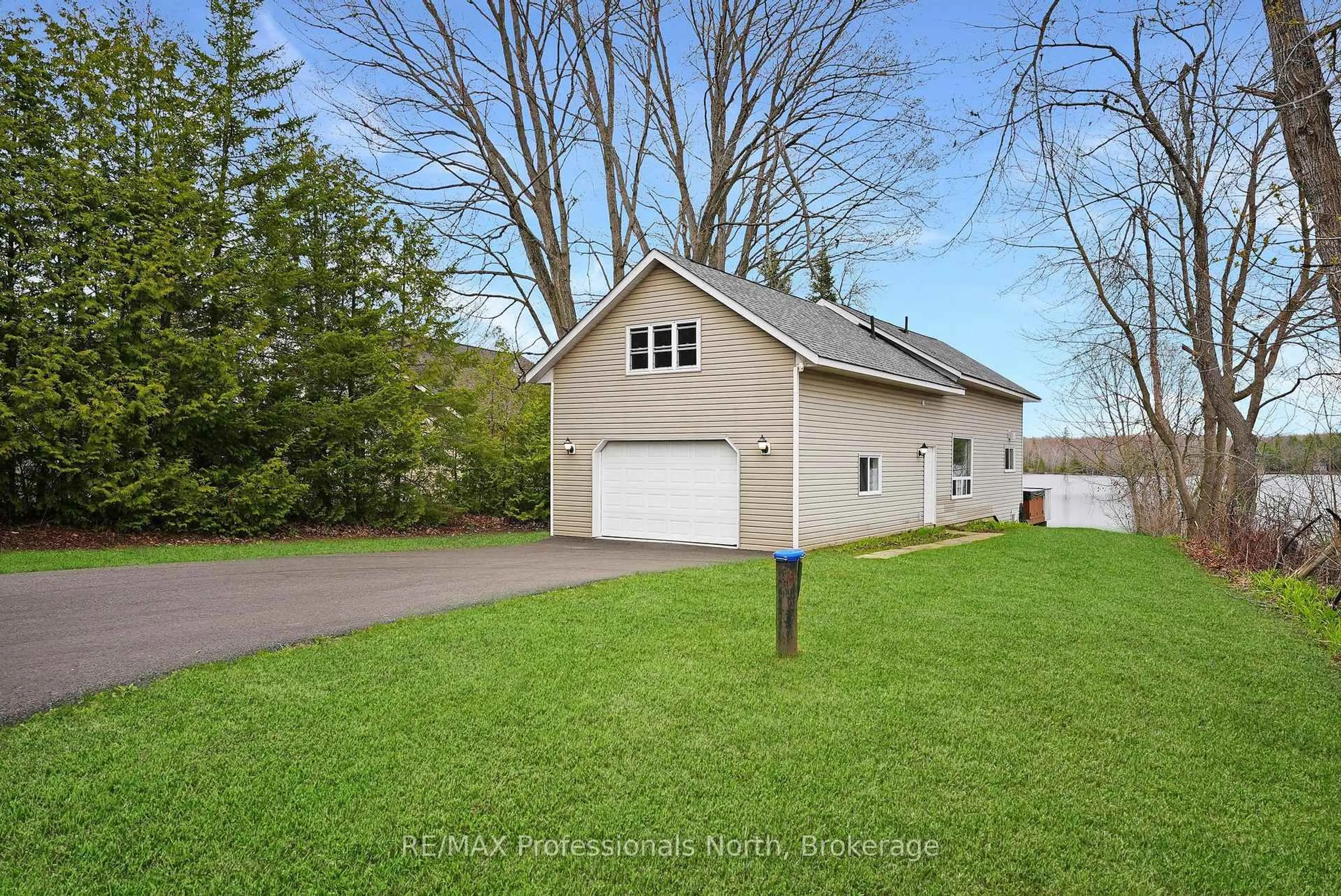 Indoor garage for 7254 Highway 35, Kawartha Lakes Ontario K0M 1K0