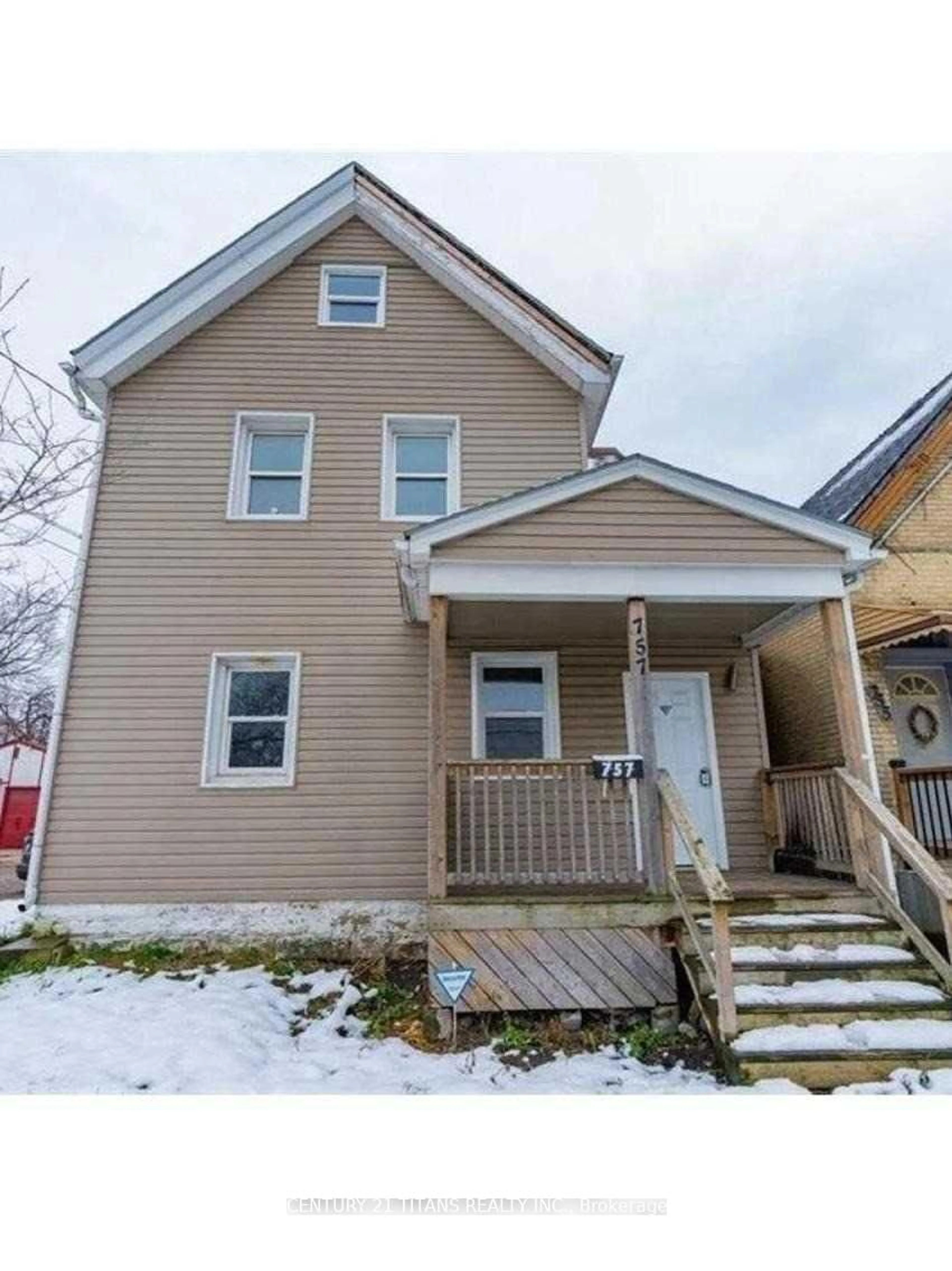 Home with vinyl exterior material, street for 757 King St, London East Ontario N5W 2X5