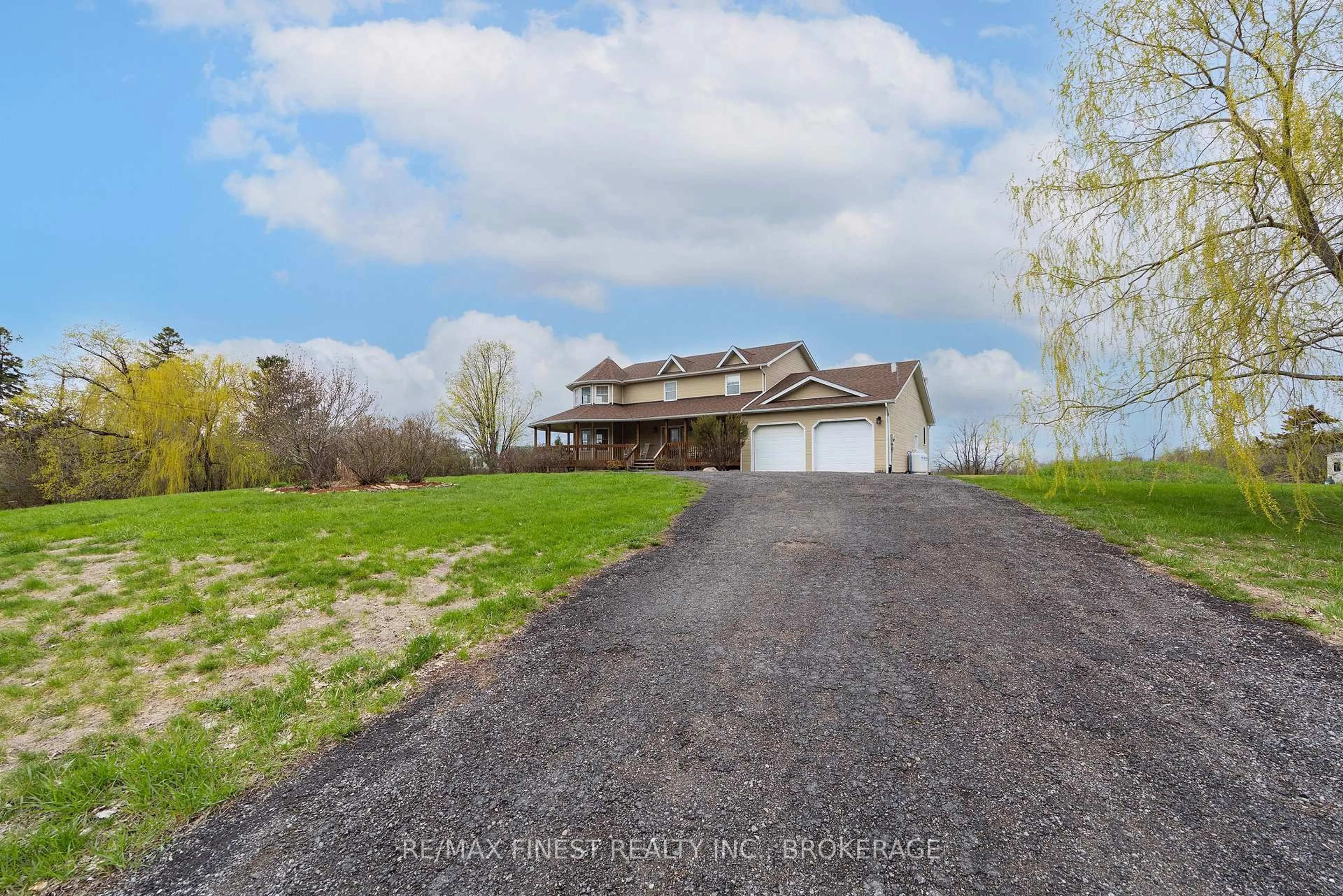 A pic from outside/outdoor area/front of a property/back of a property/a pic from drone, unknown for 2716 Round Lake Rd, Battersea Ontario K0H 1H0