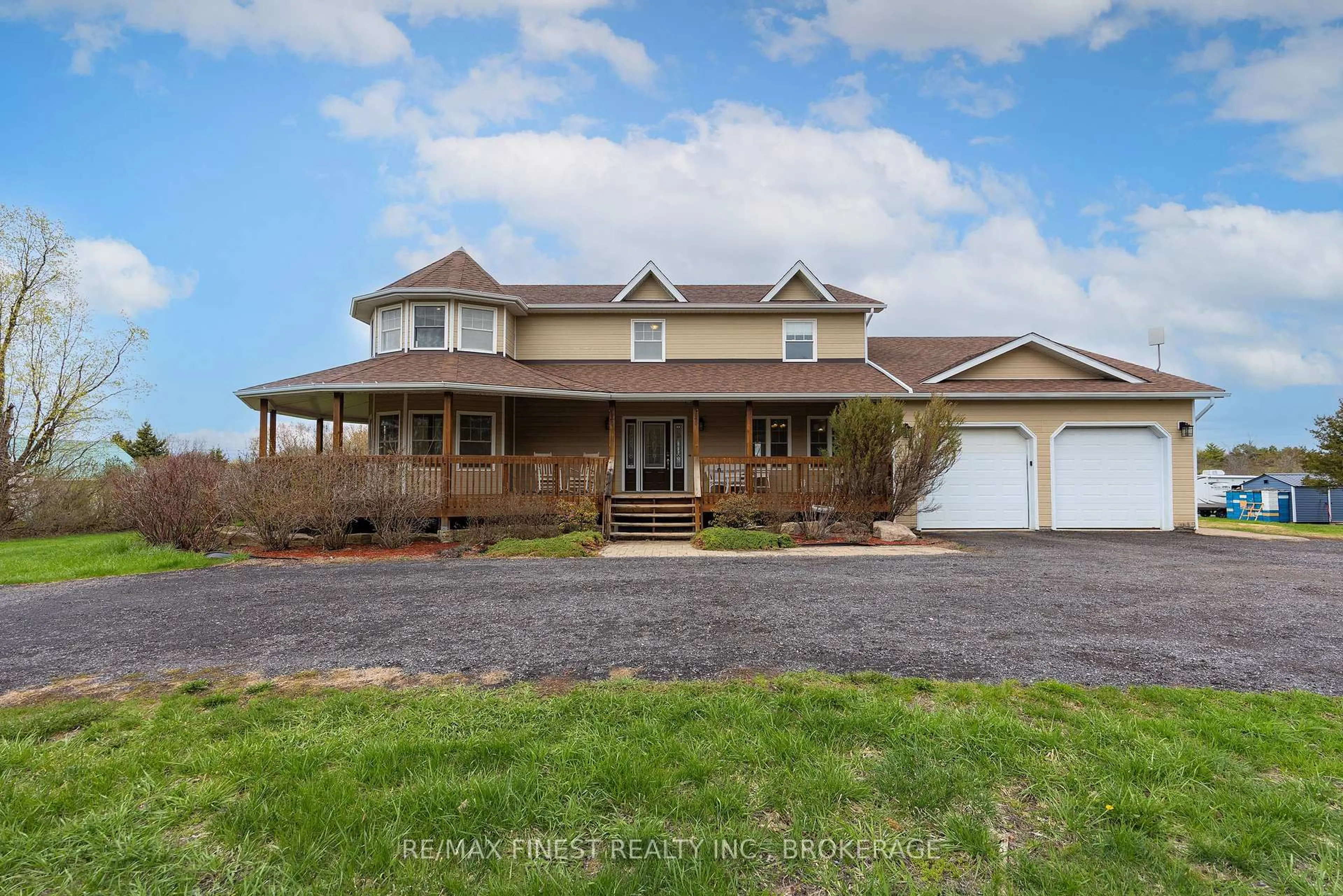 Home with vinyl exterior material, water/lake/river/ocean view for 2716 Round Lake Rd, Battersea Ontario K0H 1H0