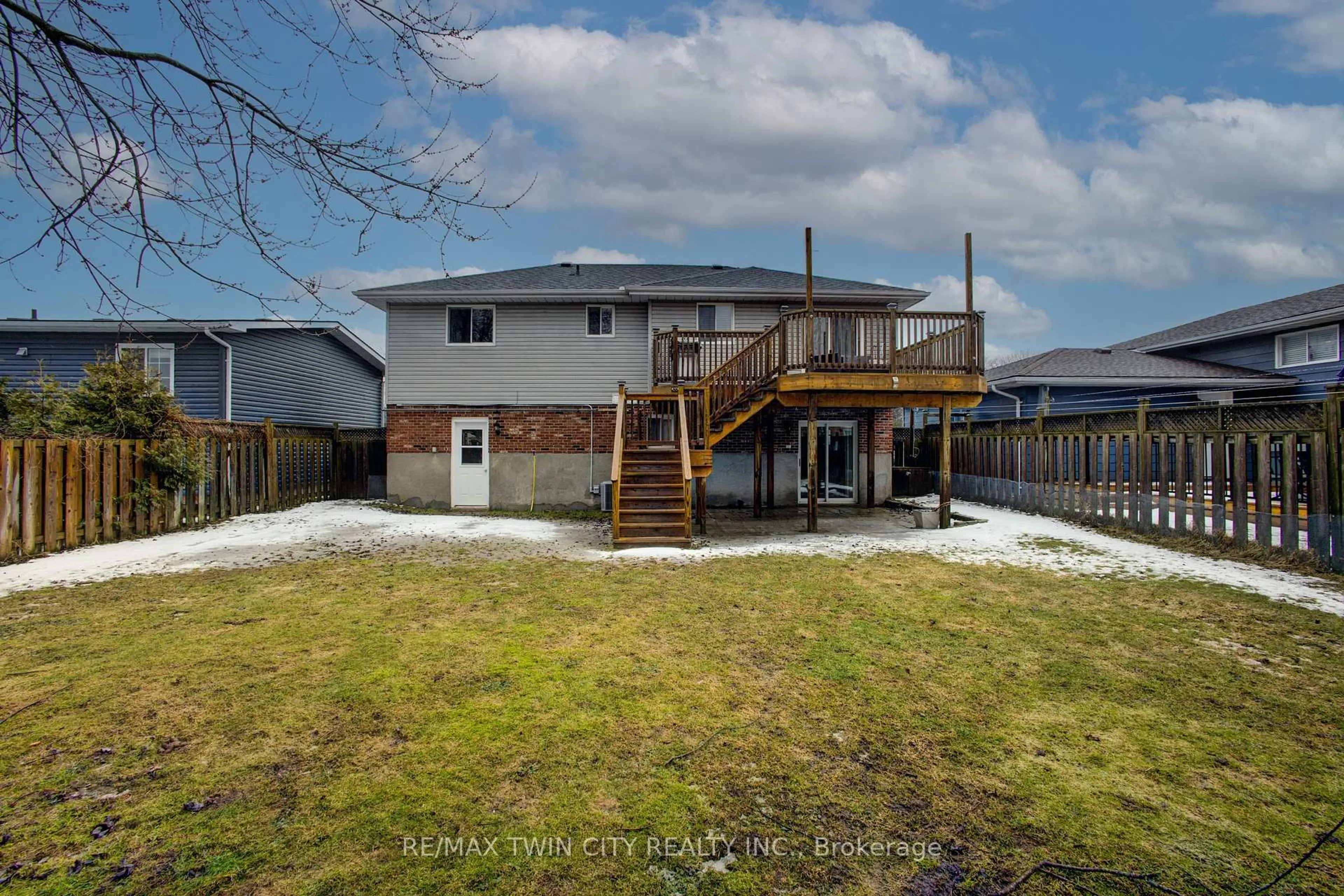 A pic from outside/outdoor area/front of a property/back of a property/a pic from drone, unknown for 647 KENNARD Cres, Kincardine Ontario N2Z 1T4
