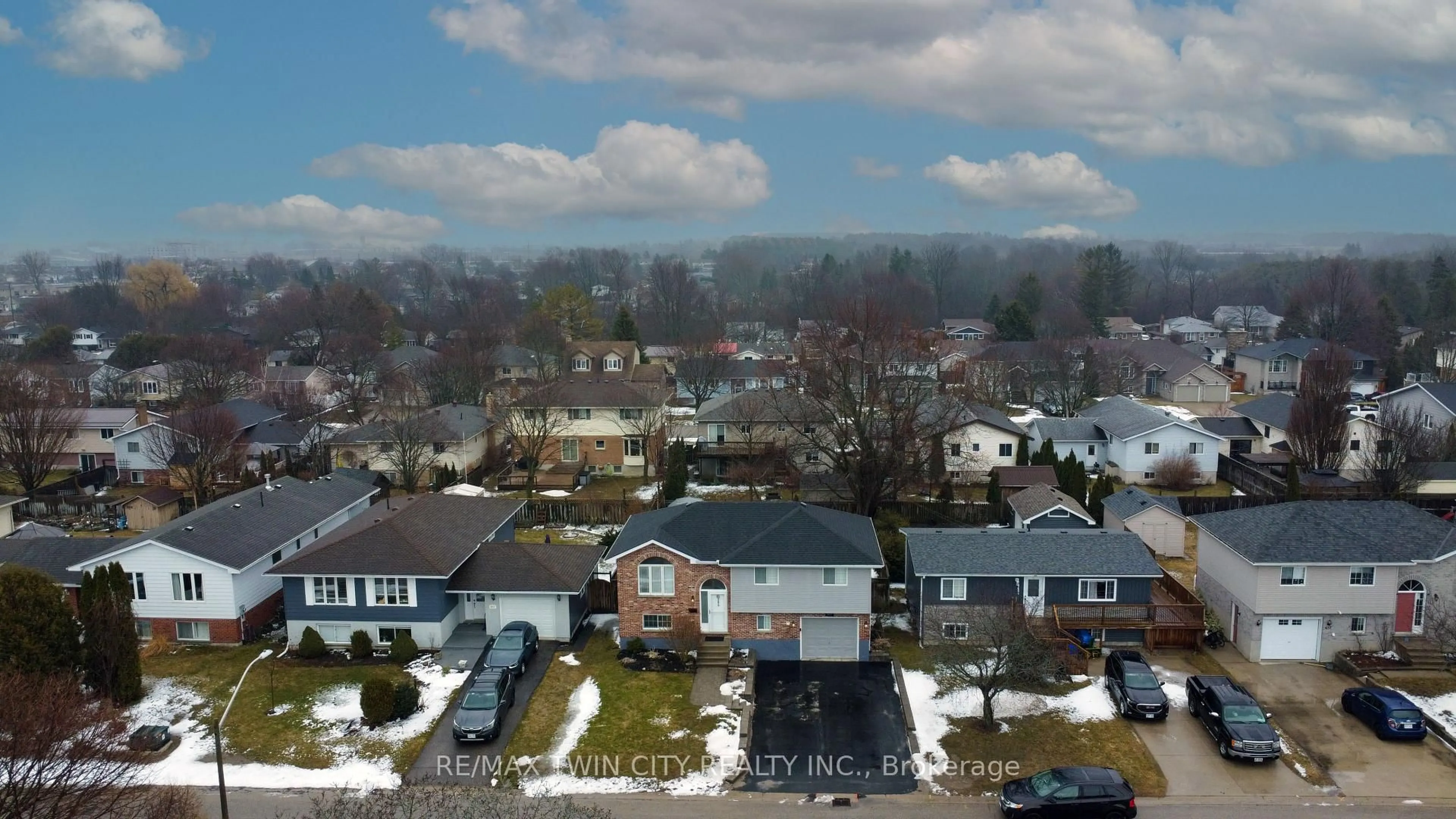 A pic from outside/outdoor area/front of a property/back of a property/a pic from drone, city buildings view from balcony for 647 KENNARD Cres, Kincardine Ontario N2Z 1T4
