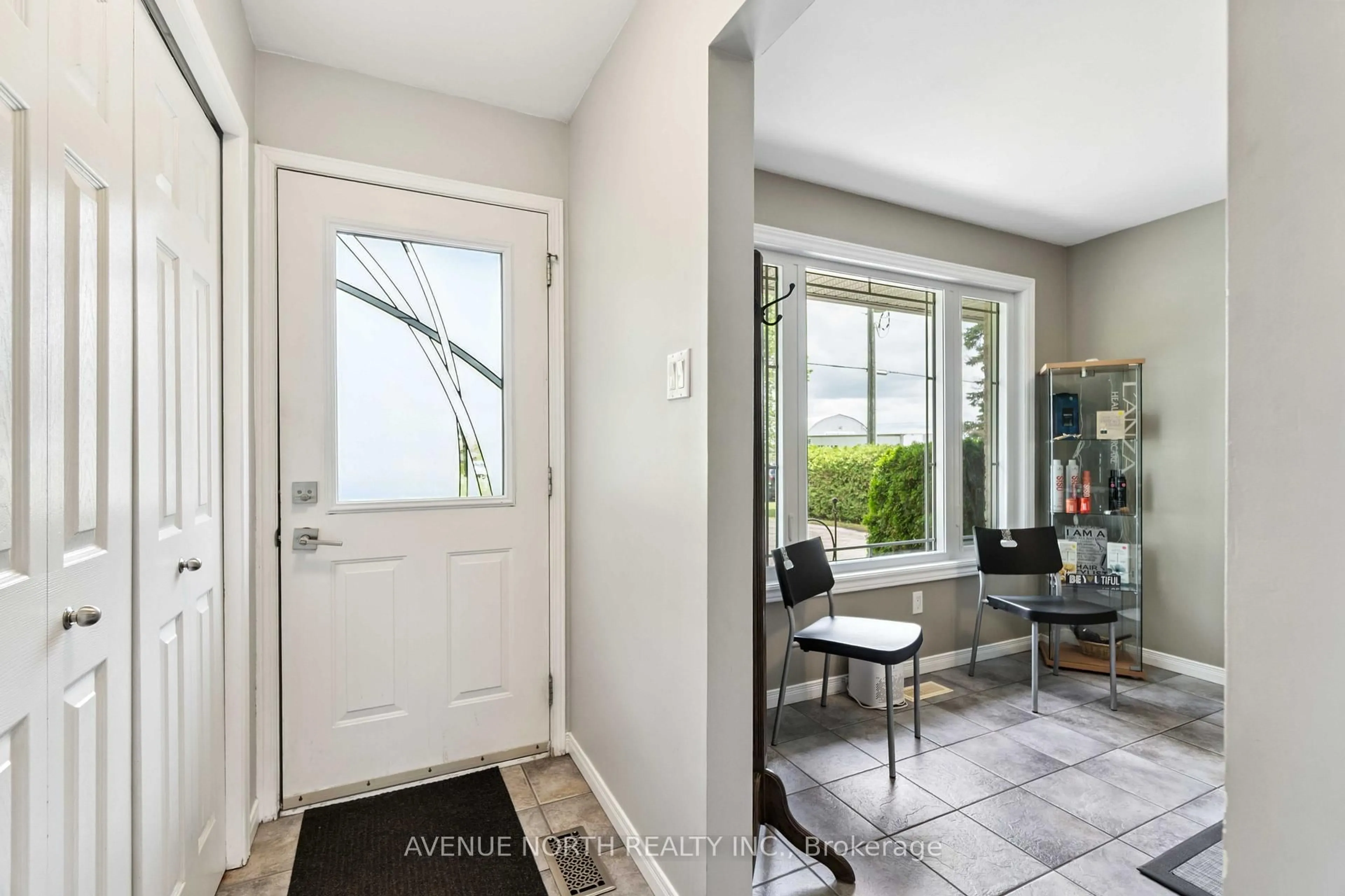Indoor entryway for 2238 Simms St, North Dundas Ontario K0E 1S0