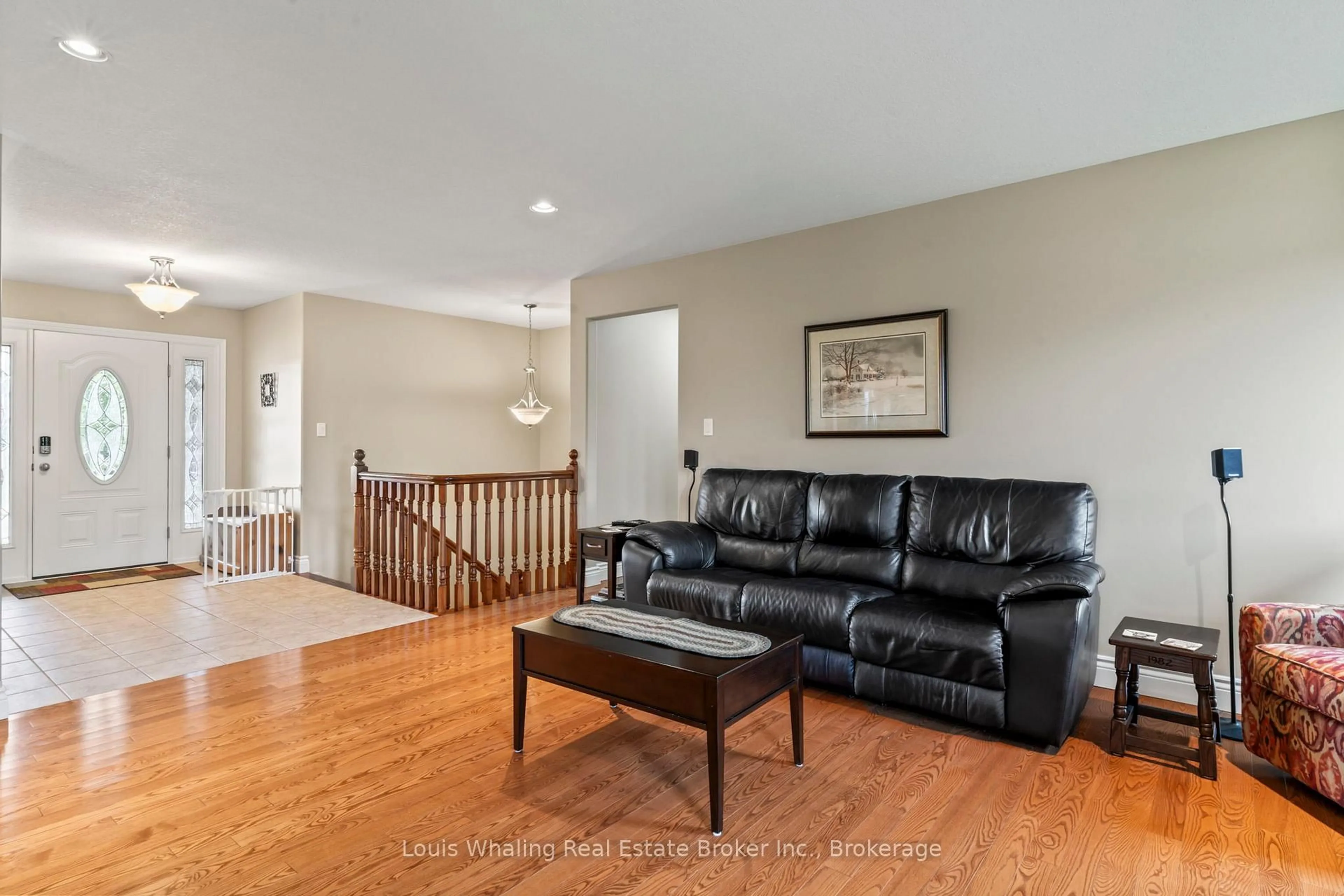 Living room with furniture, unknown for 408 4th St, Hanover Ontario N4N 3V1