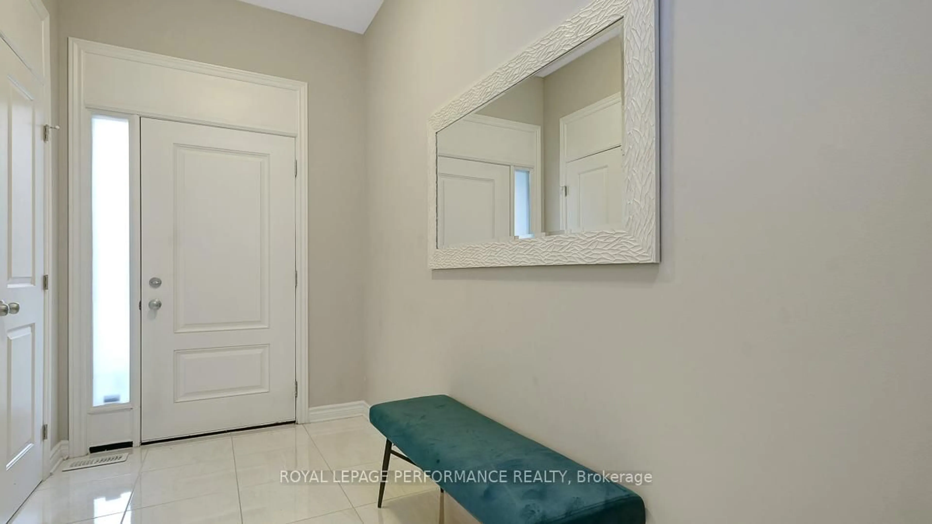 Indoor entryway for 338 Alasken Dr, Ottawa Ontario K1T 0M4