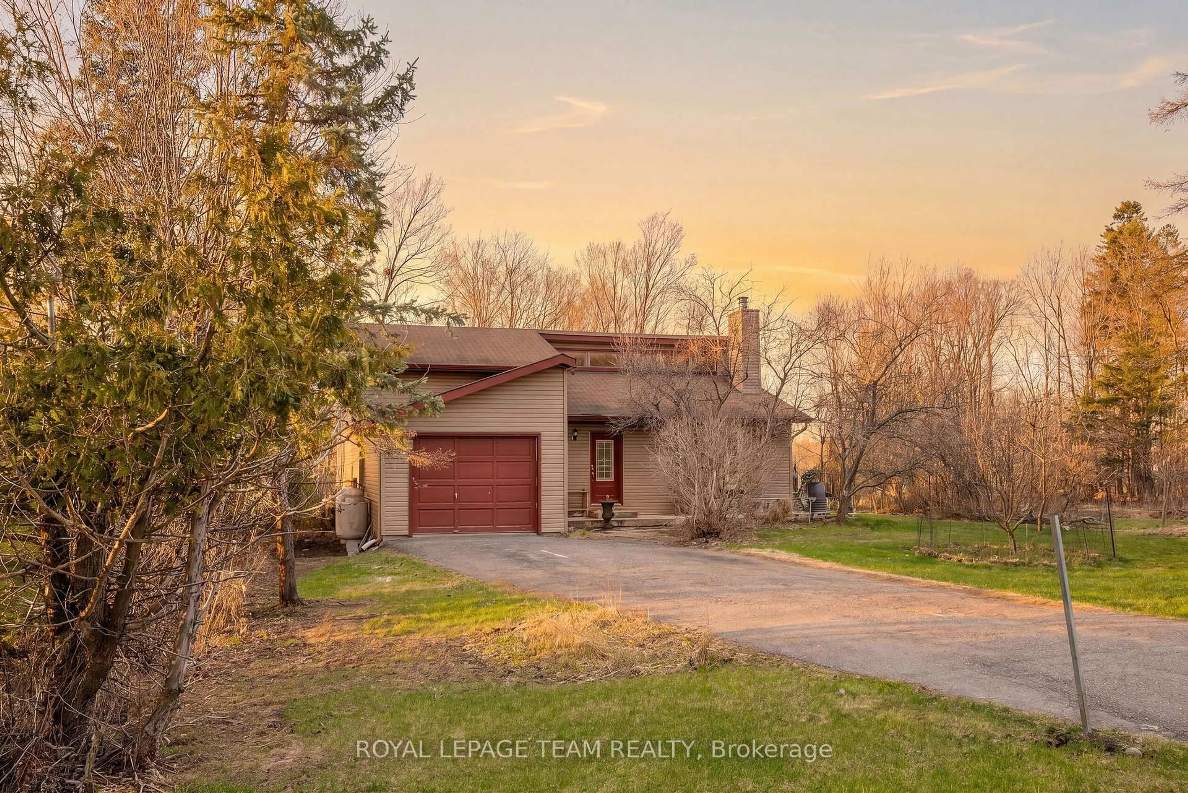 A pic from outside/outdoor area/front of a property/back of a property/a pic from drone, unknown for 2870 Old Maple Lane, Ottawa Ontario K0A 1T0