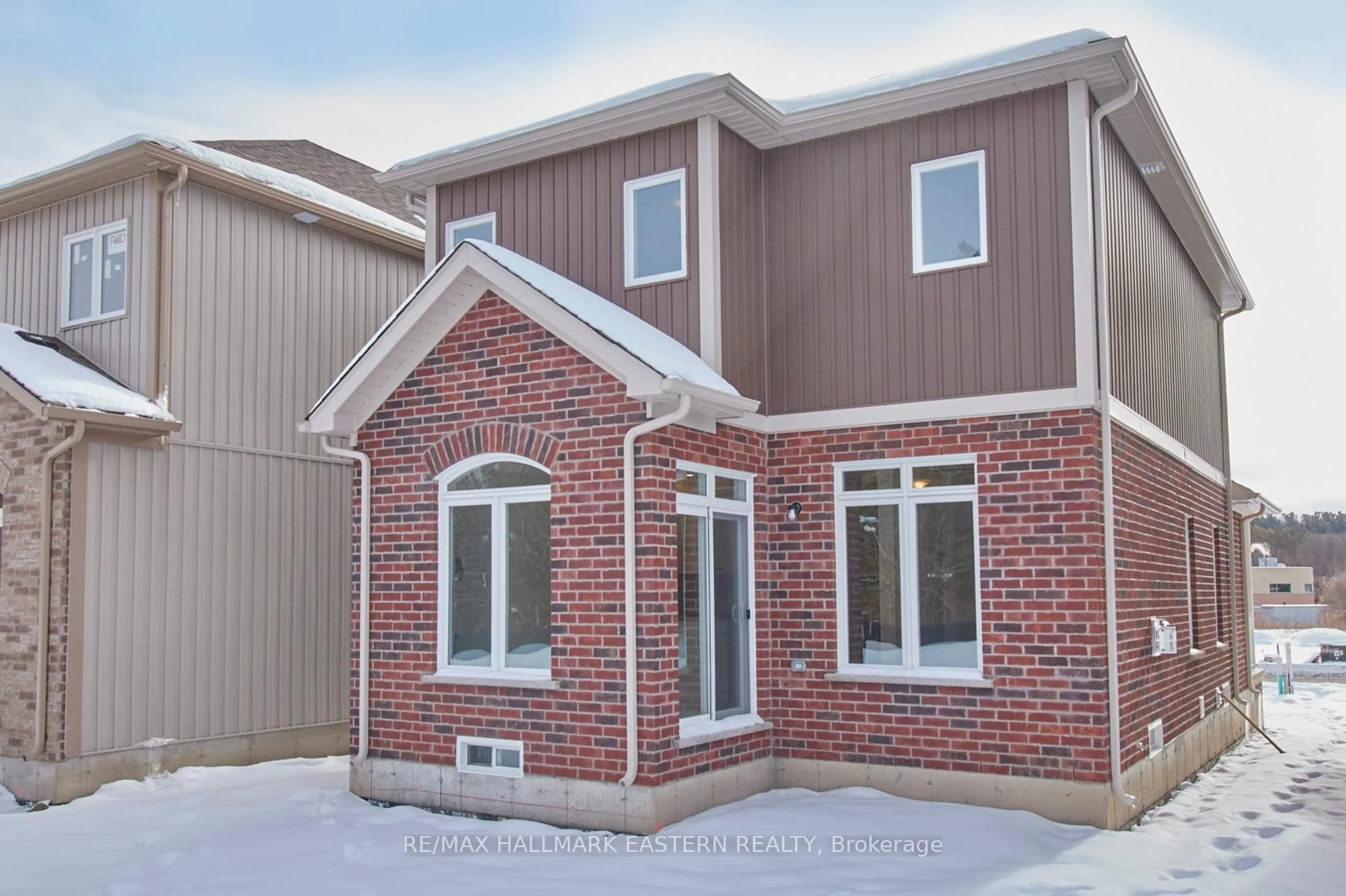 Home with brick exterior material, building for 17 Coldbrook Dr, Cavan Monaghan Ontario L0A 1G0