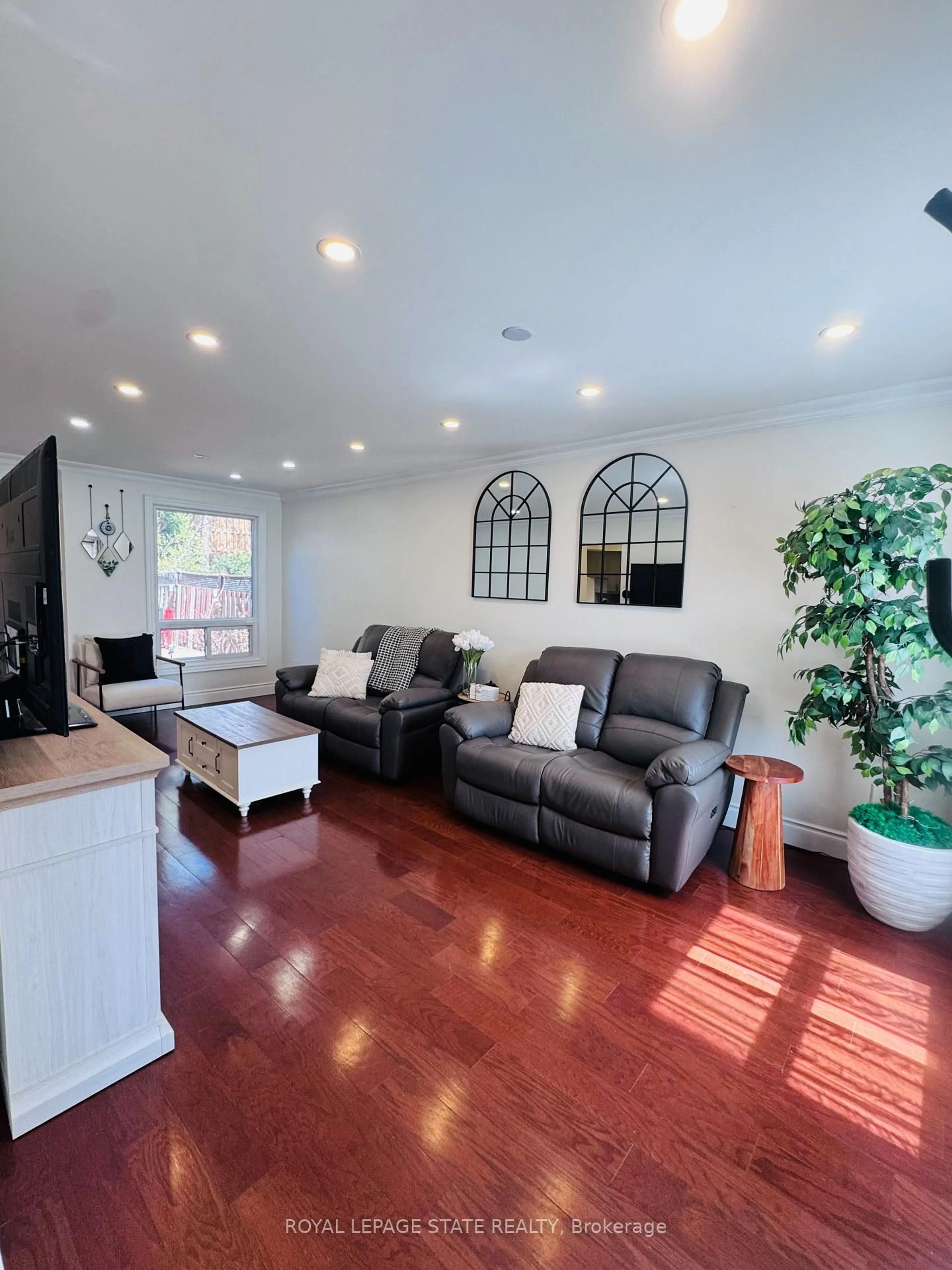 Living room with furniture, unknown for 46 Novoco Dr, Hamilton Ontario L9C 7E8