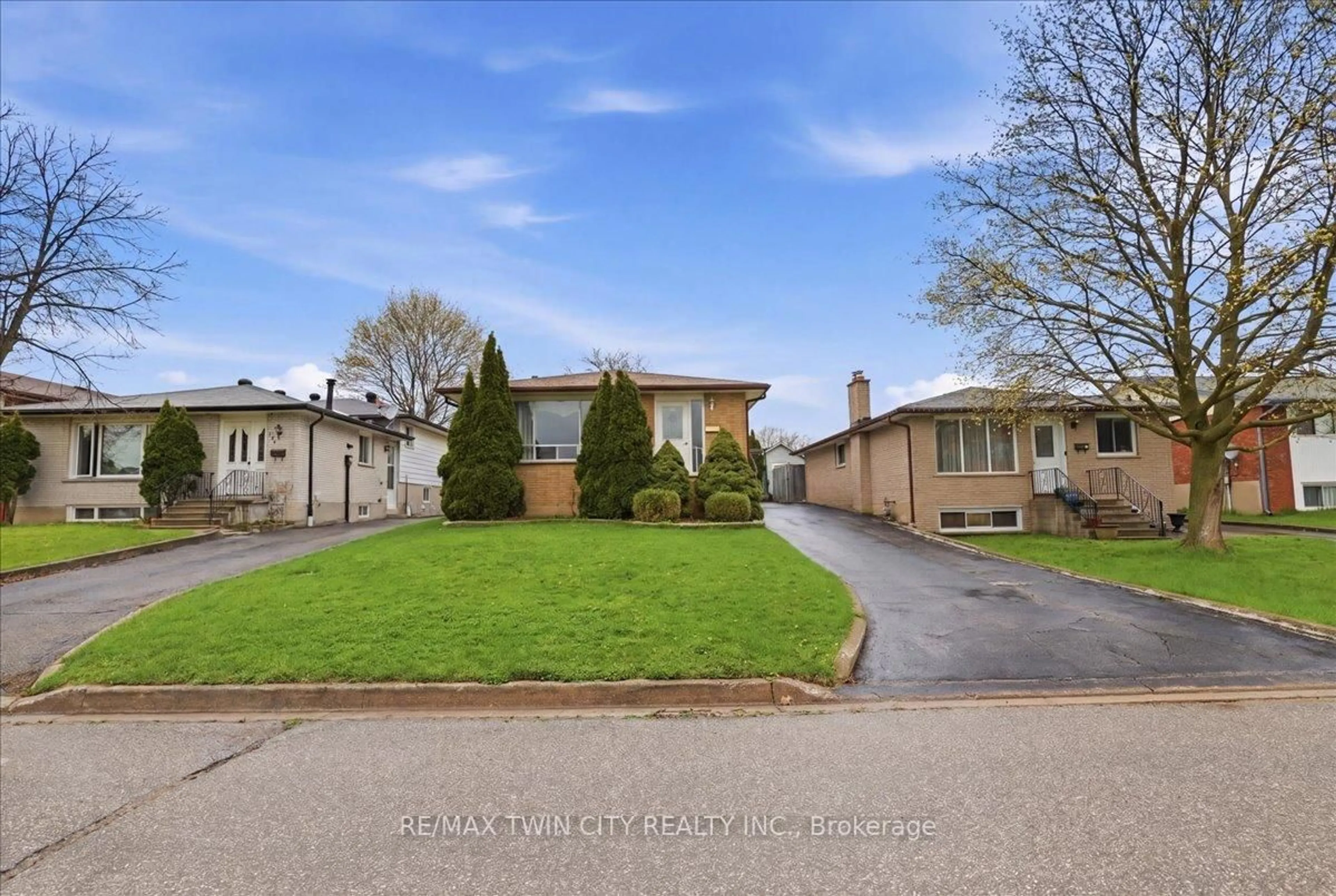 A pic from outside/outdoor area/front of a property/back of a property/a pic from drone, street for 43 Faial Rd, Cambridge Ontario N1R 6Y1