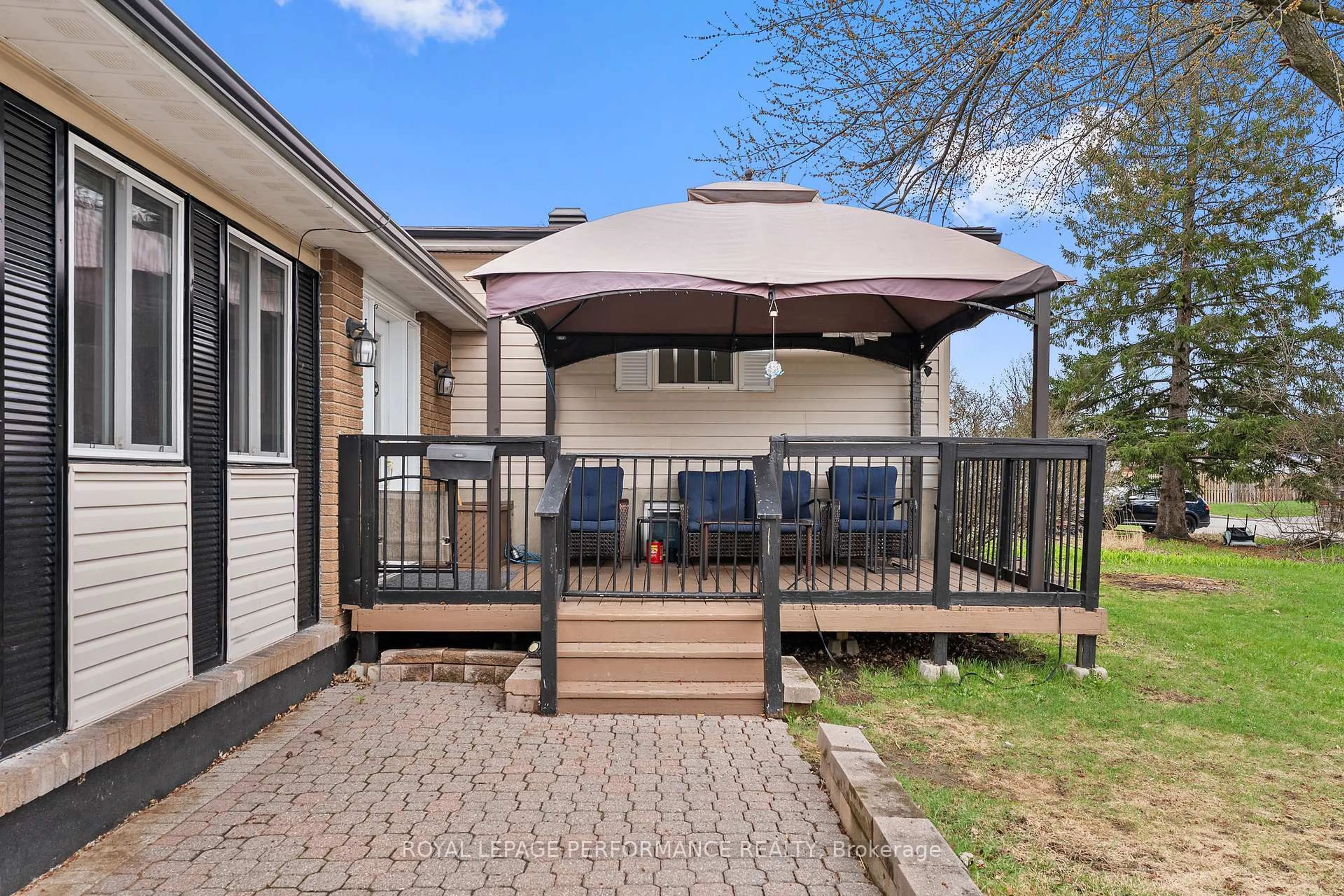 Patio, street for 420 Hatfield Cres, Orleans Ontario K1E 1M8
