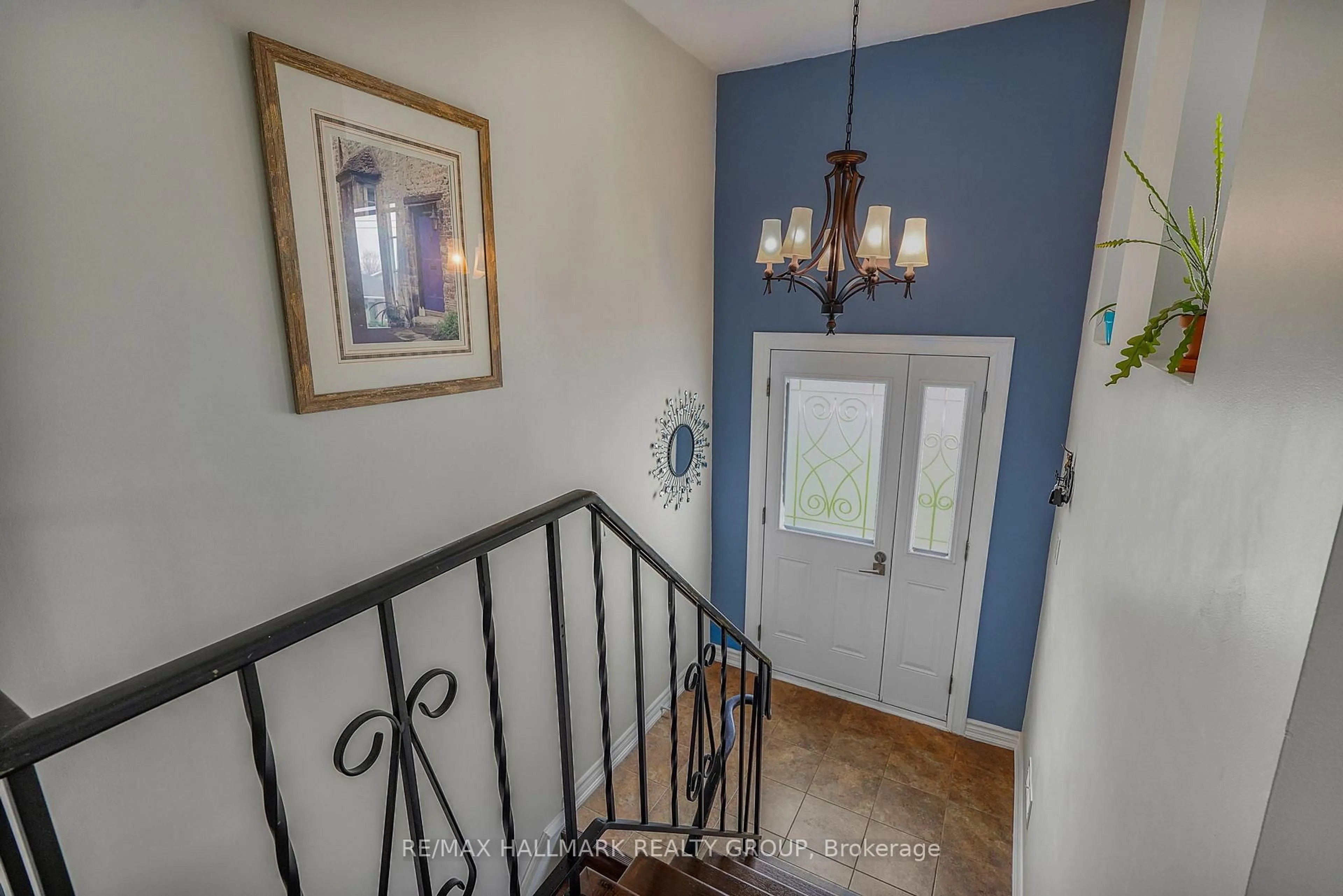 Indoor entryway for 1235 CAMPEAU Cres, Clarence-Rockland Ontario K4K 1B6