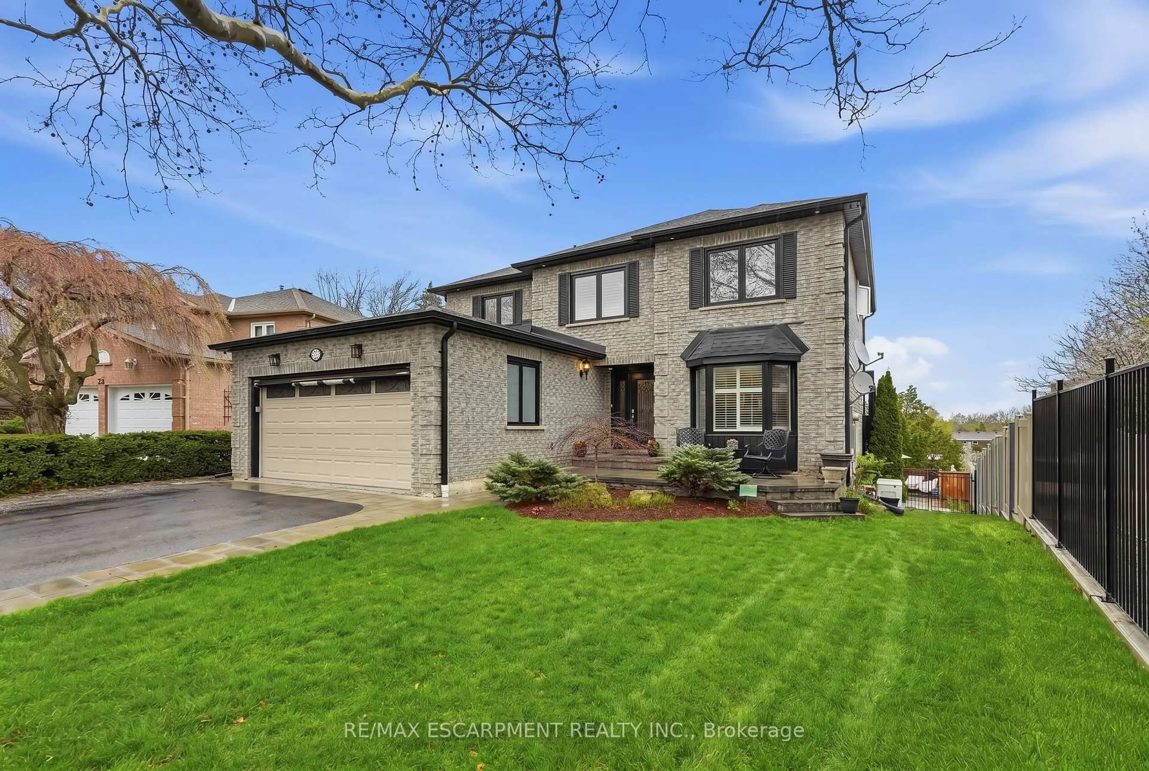 Home with brick exterior material, street for 23 Golfview Cres, Hamilton Ontario L9H 6V1