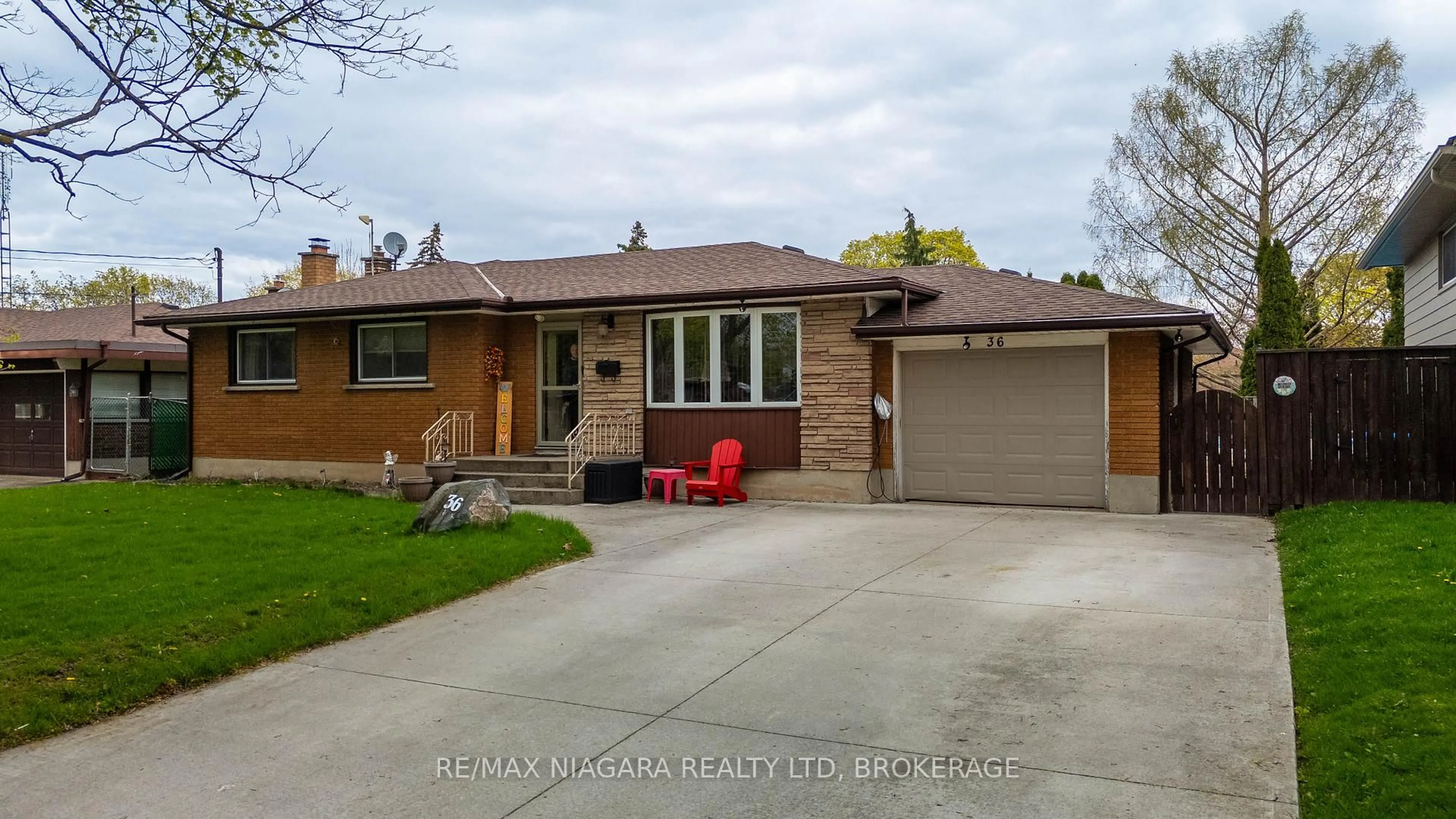 Home with brick exterior material, street for 36 St Lawrence Dr, St. Catharines Ontario L2M 2T9