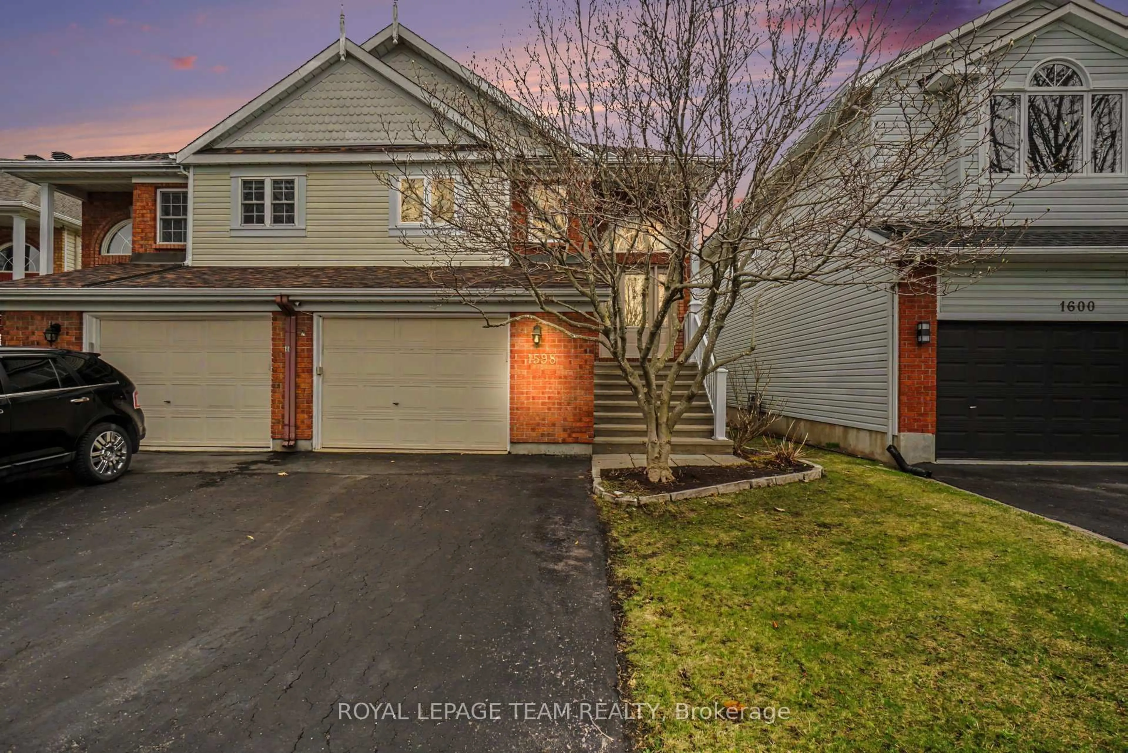 A pic from outside/outdoor area/front of a property/back of a property/a pic from drone, street for 1598 Lisbon St, Ottawa Ontario K4A 4C3