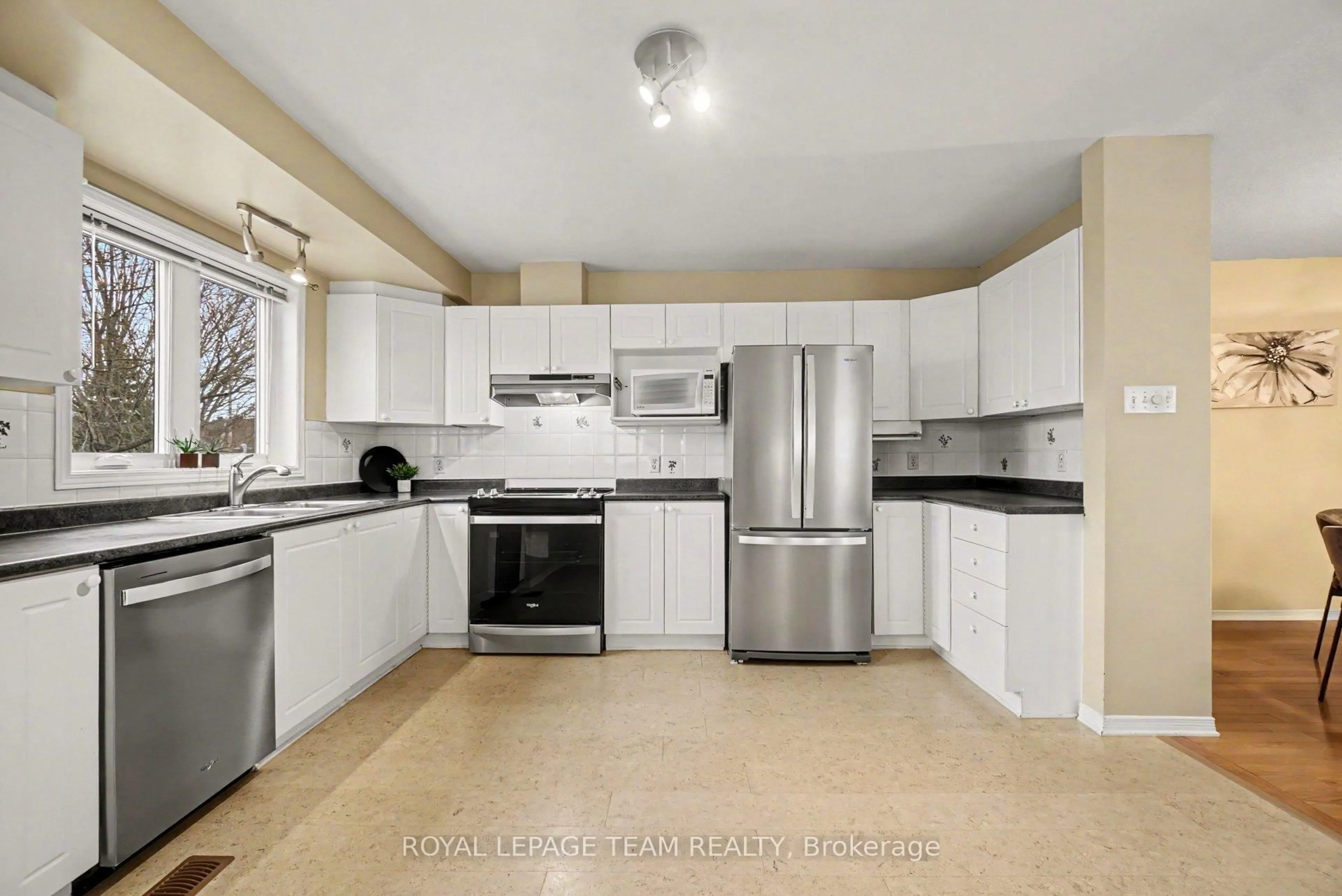 Standard kitchen, ceramic/tile floor for 1598 Lisbon St, Ottawa Ontario K4A 4C3