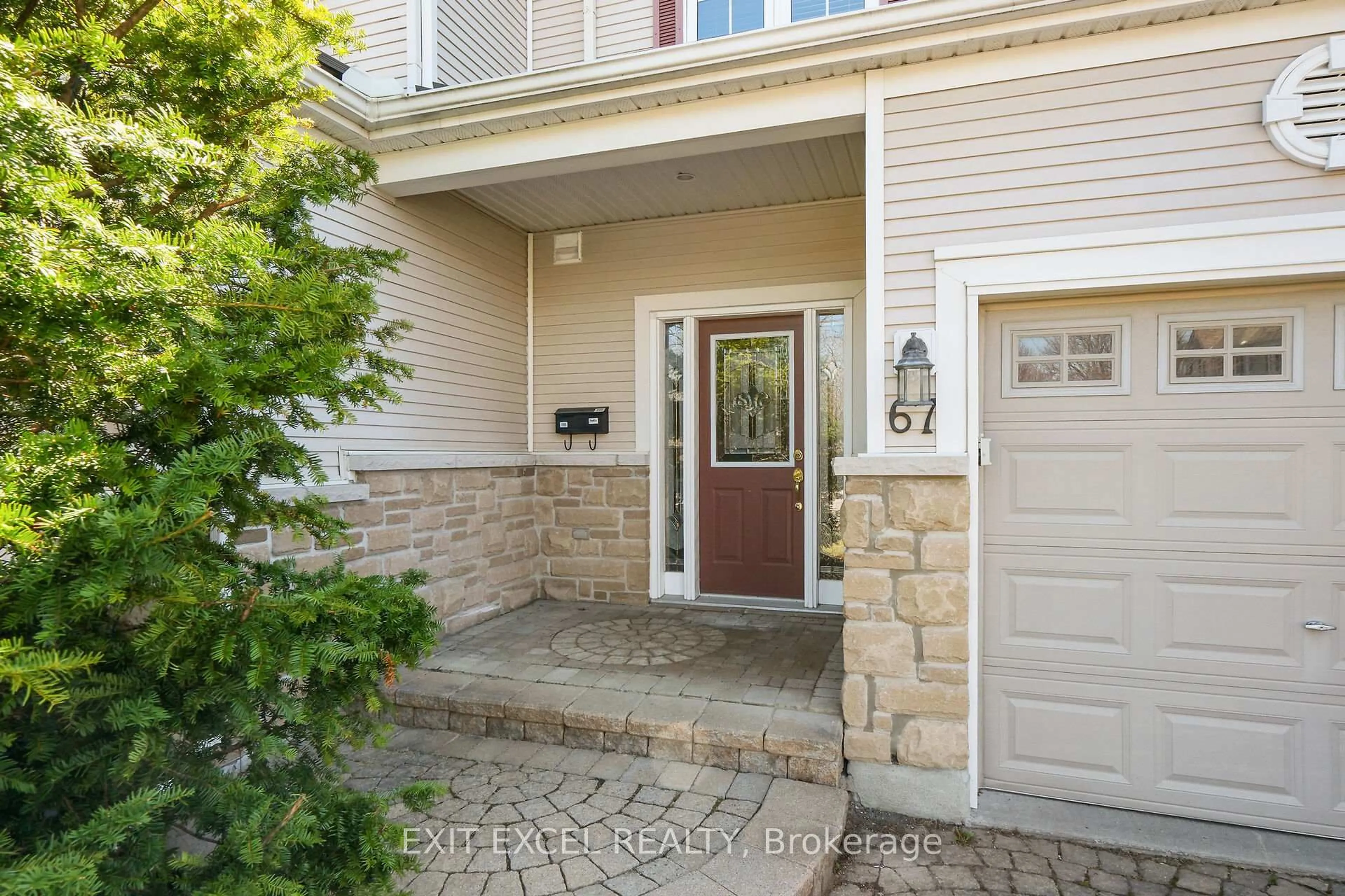 Indoor entryway for 67 Hawktree, Ottawa Ontario K2J 5N3