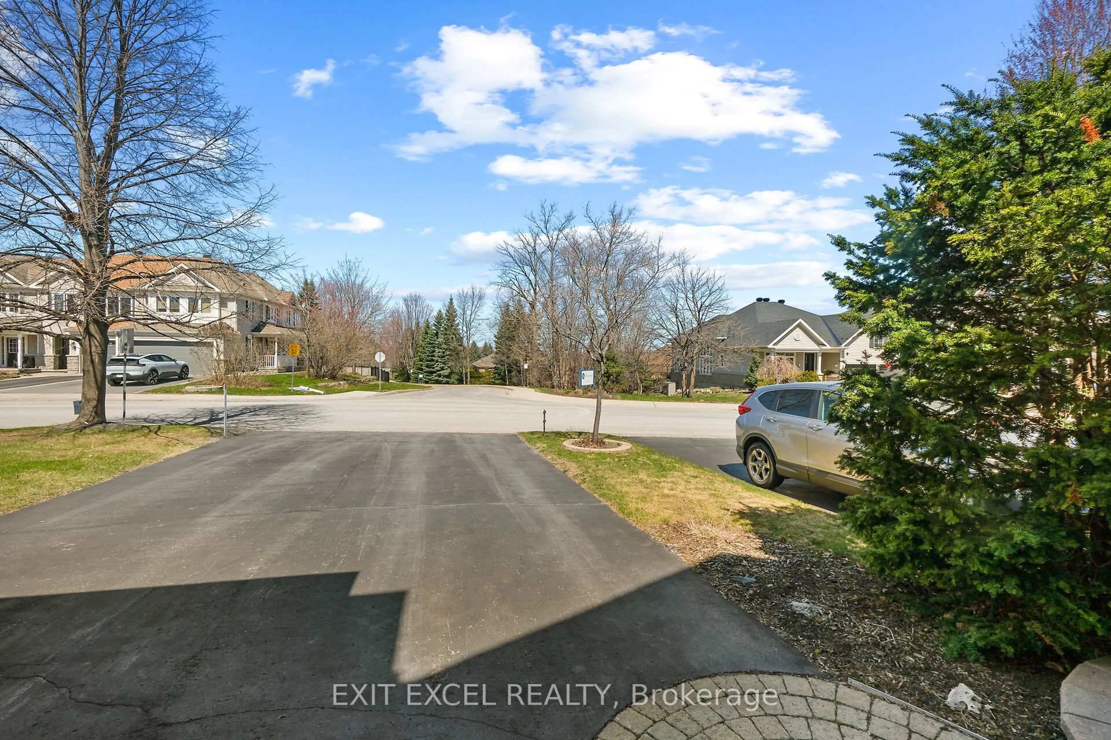A pic from outside/outdoor area/front of a property/back of a property/a pic from drone, street for 67 Hawktree, Ottawa Ontario K2J 5N3