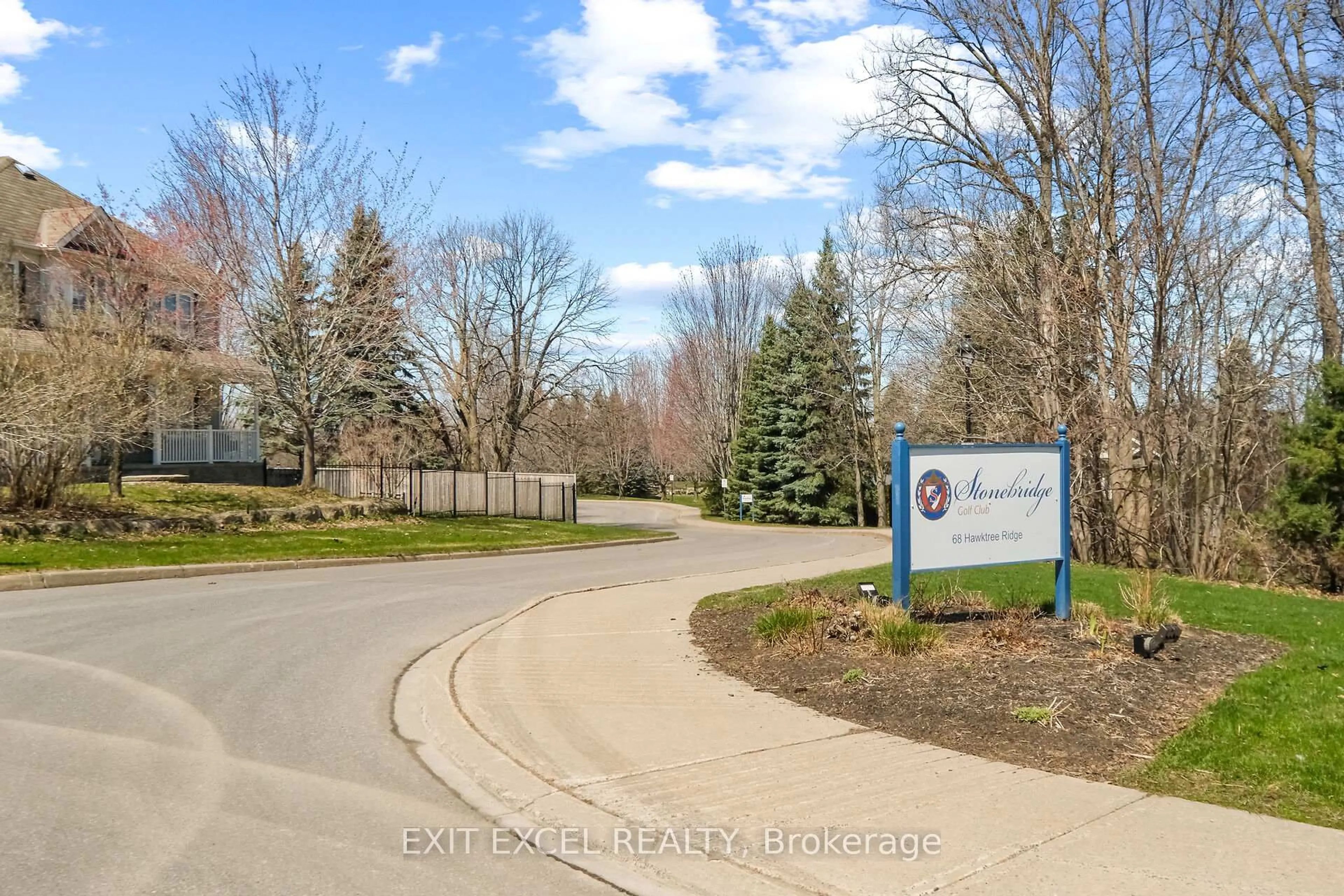 Indoor foyer for 67 Hawktree, Ottawa Ontario K2J 5N3