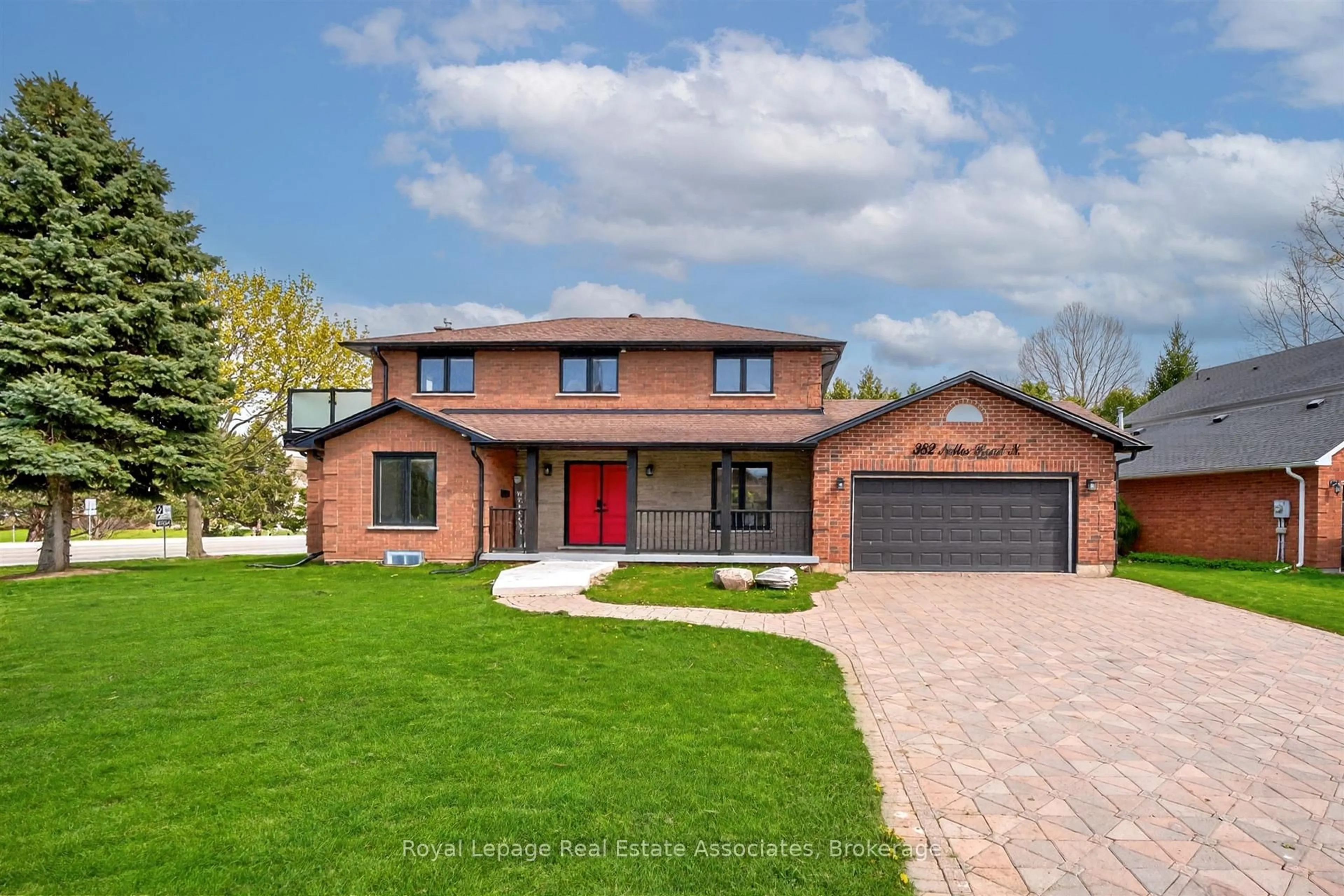 Home with brick exterior material, street for 382 Nelles Rd, Grimsby Ontario L3M 2Z9