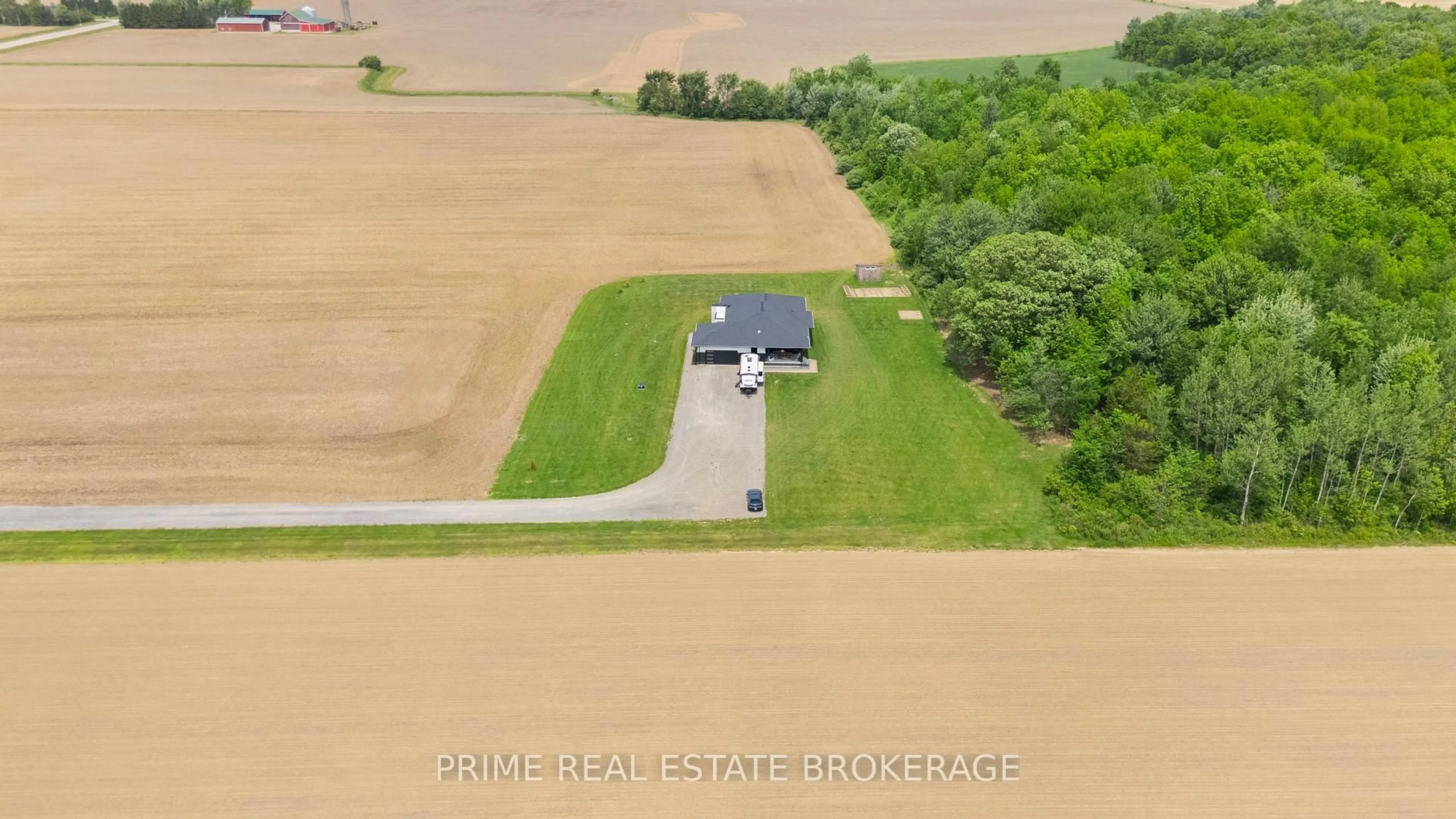 A pic from outside/outdoor area/front of a property/back of a property/a pic from drone, water/lake/river/ocean view for 818 Oil Heritage Rd, Chatham-Kent Ontario N0P 1M0