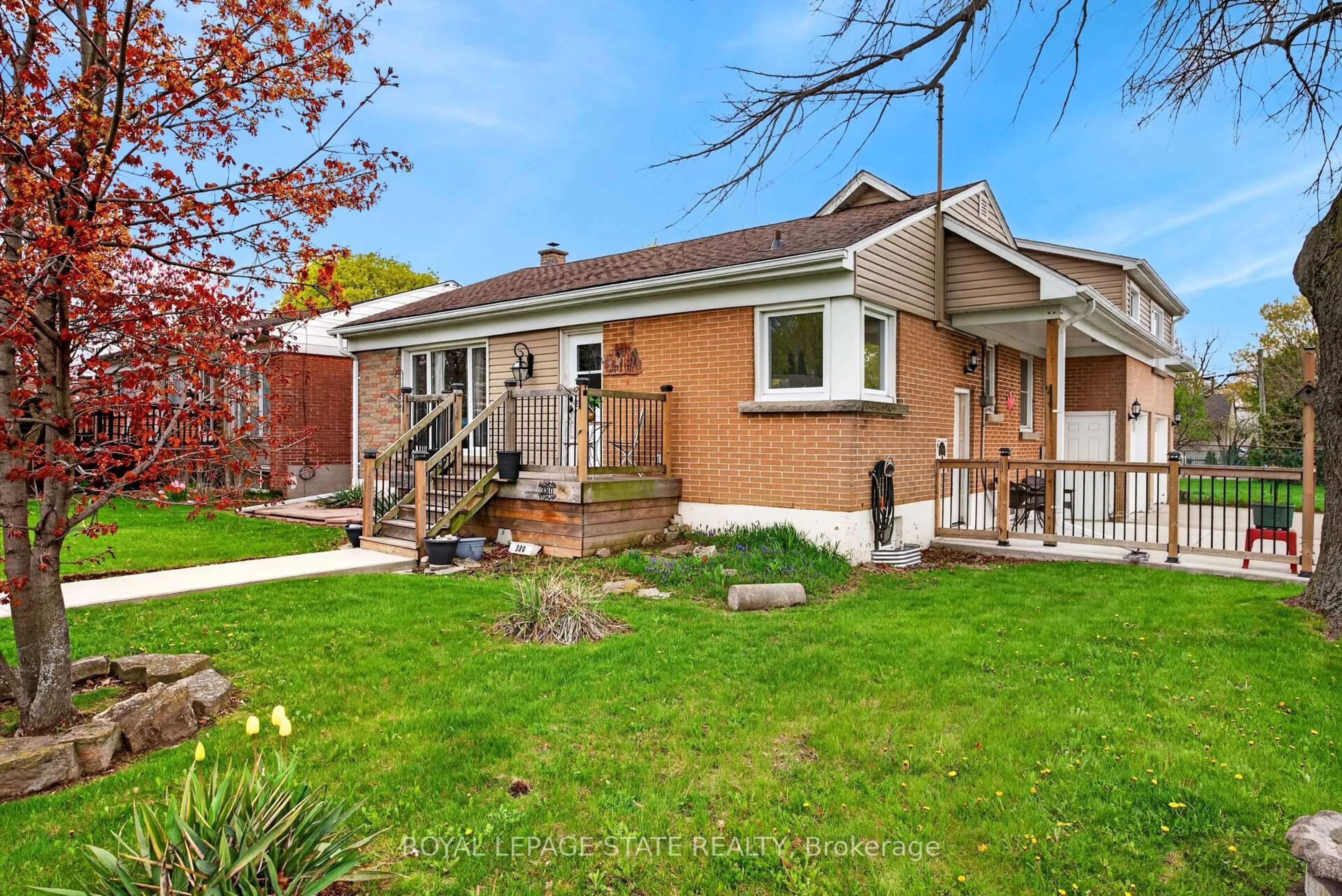 Home with brick exterior material, street for 380 East 37th St, Hamilton Ontario L8V 4B8