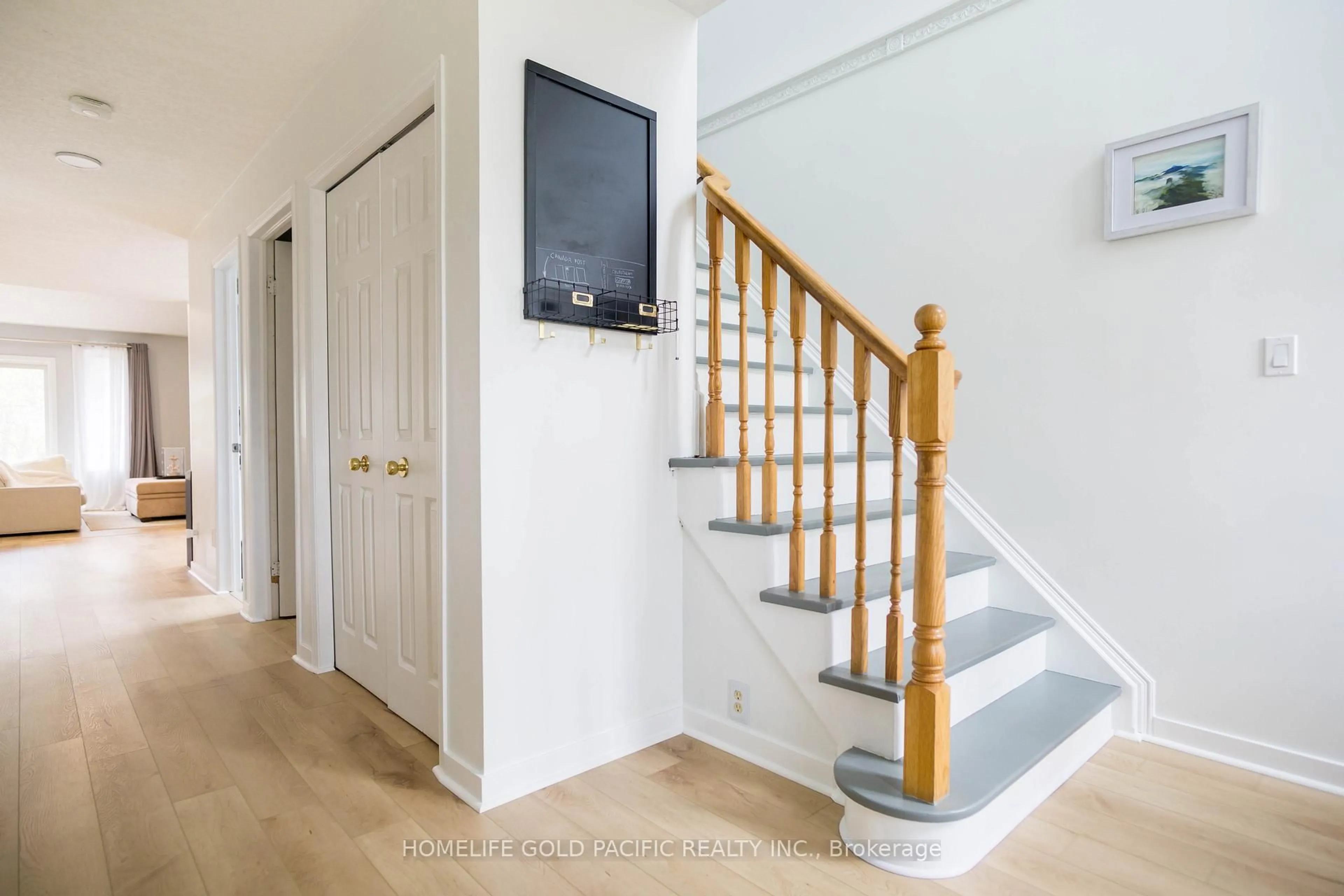 Indoor entryway for 655 Inglis Falls Pl, Waterloo Ontario N2V 2L4