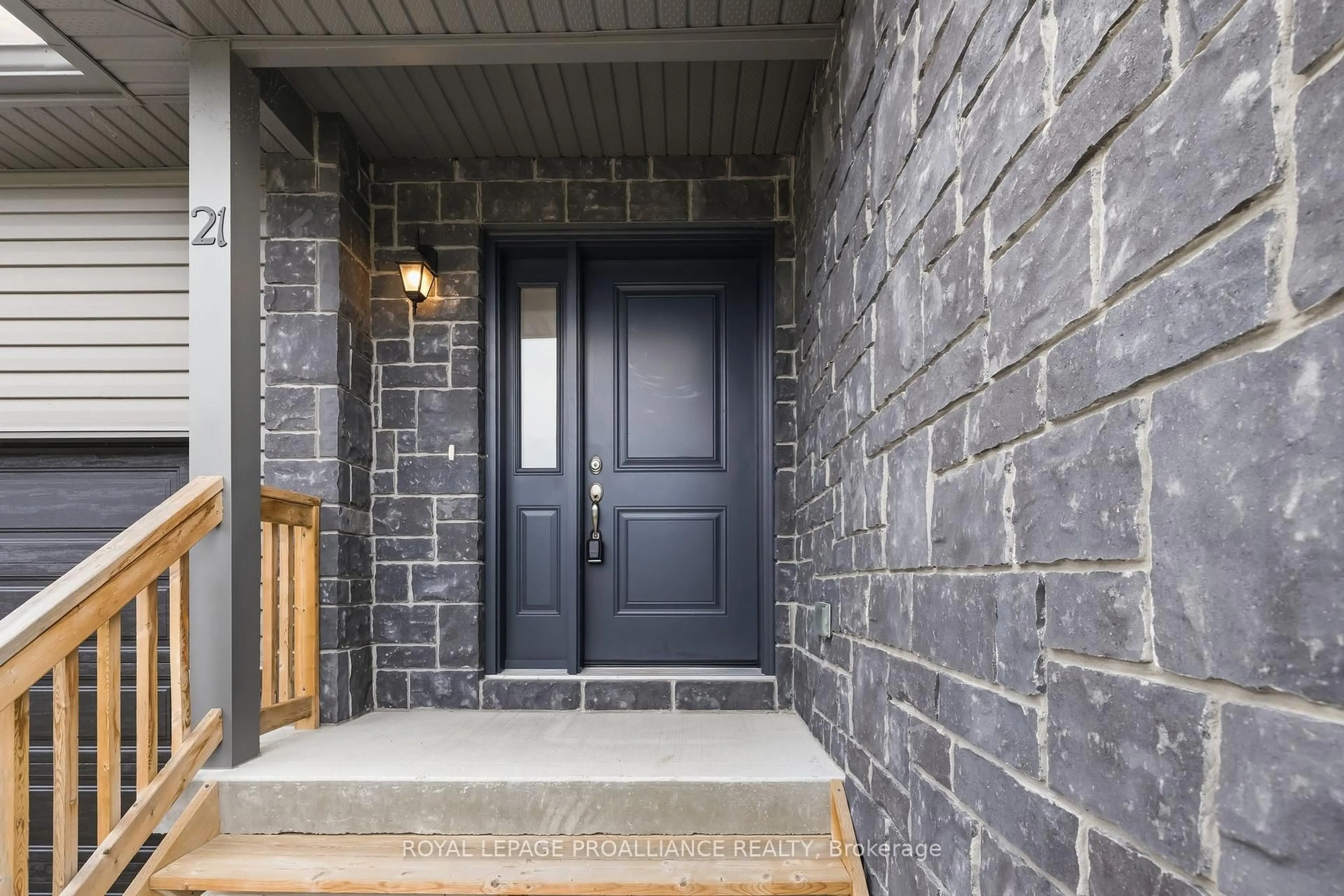 Indoor entryway for 21 Rabbit Rd, Brighton Ontario K0K 1H0