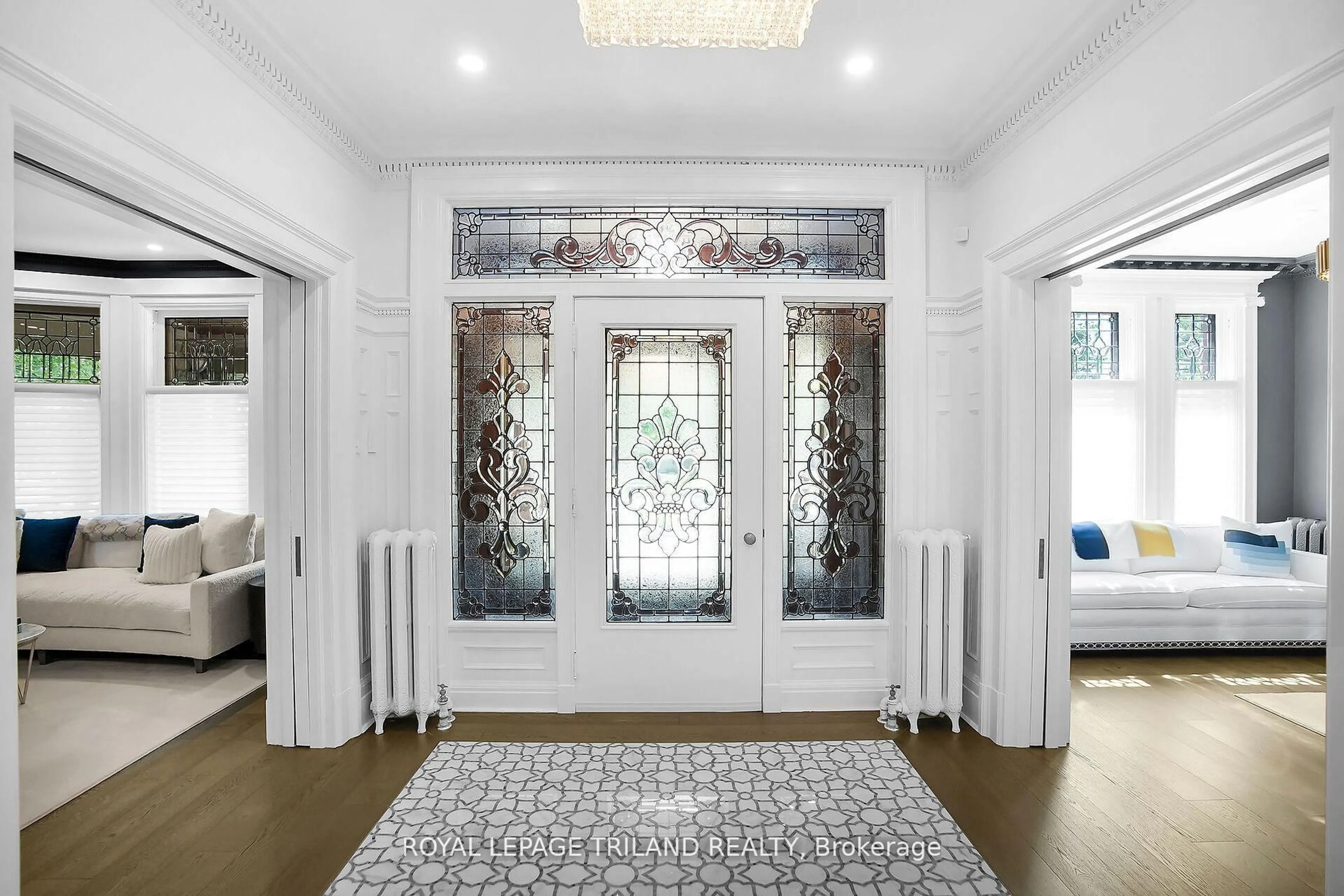 Indoor entryway for 512 Colborne St, London East Ontario N6B 2T5