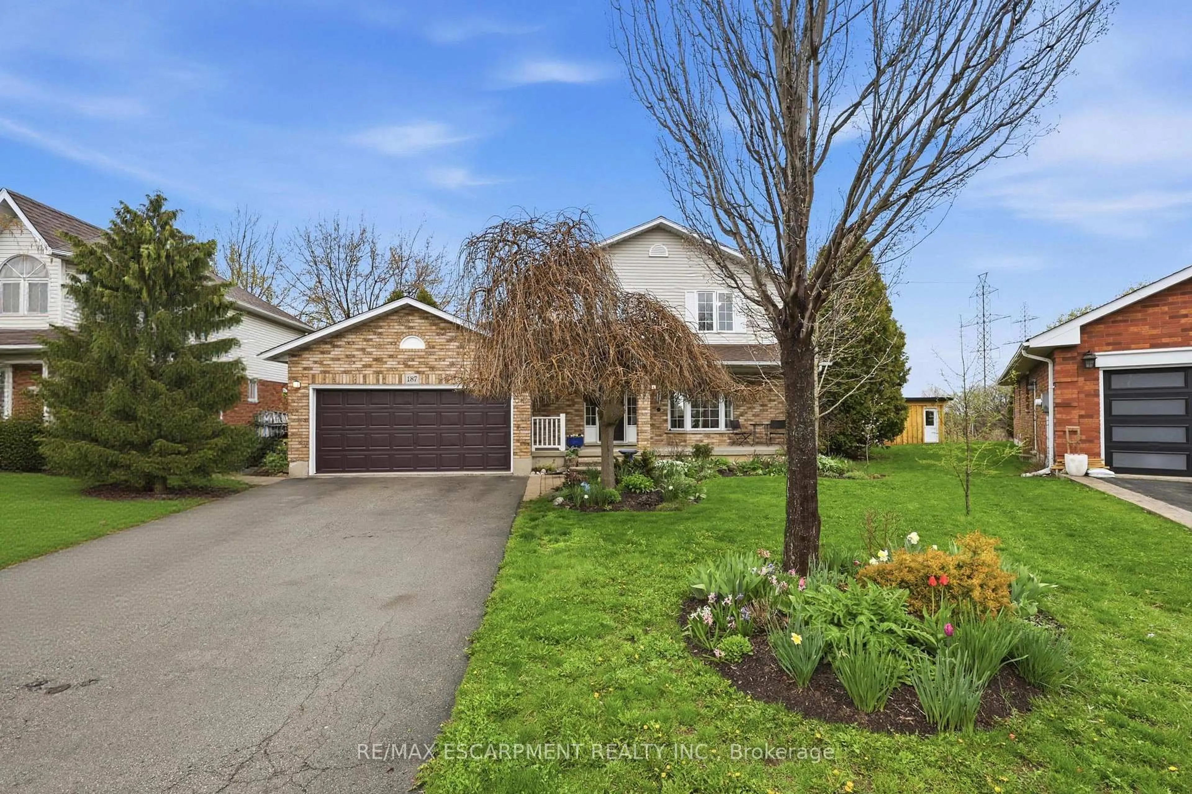 A pic from outside/outdoor area/front of a property/back of a property/a pic from drone, street for 187 ALDERLEA Ave, Hamilton Ontario L0R 1W0