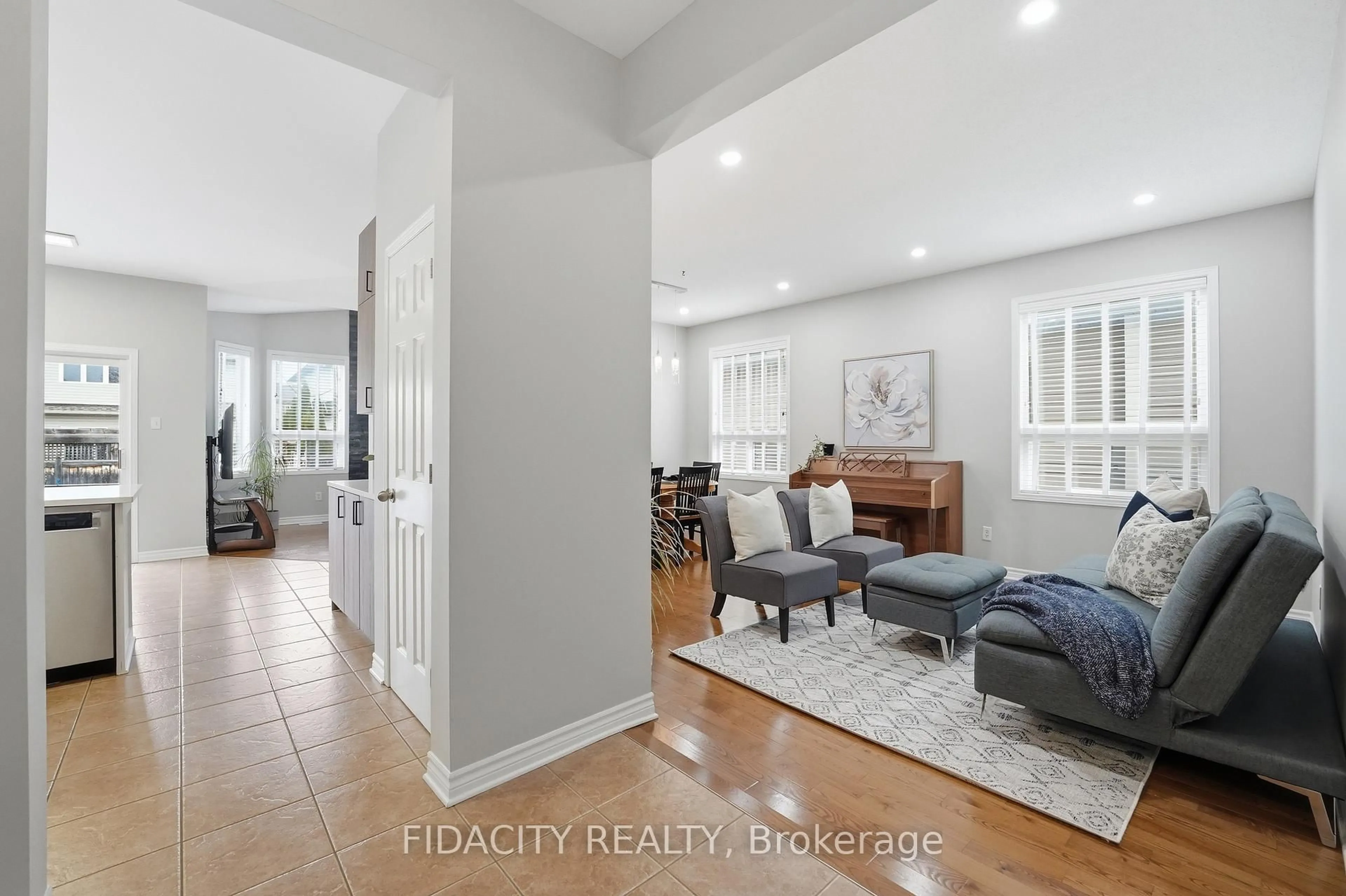 Indoor entryway for 78 Black Bear Way, Stittsville Ontario K2S 2G7