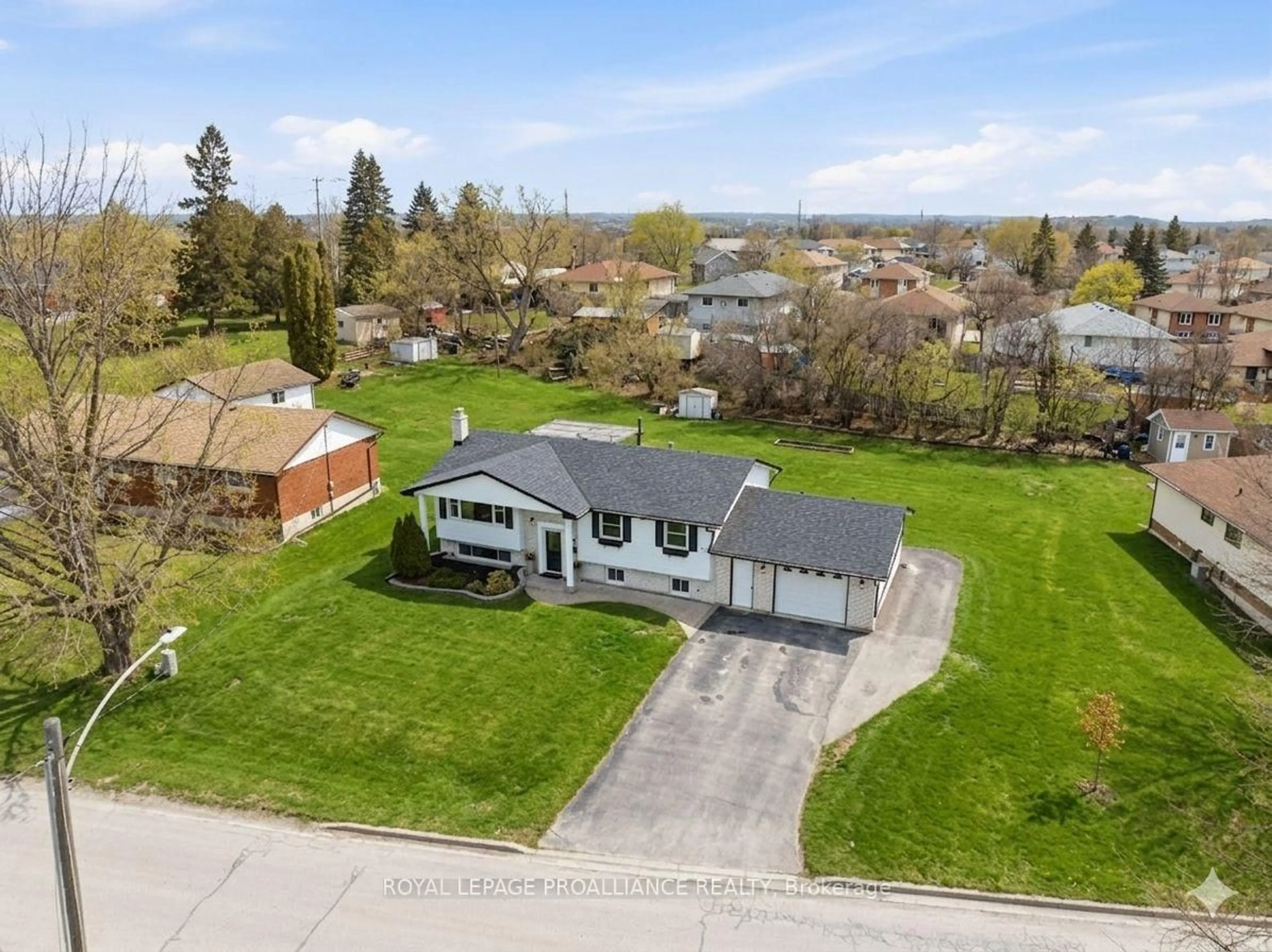 A pic from outside/outdoor area/front of a property/back of a property/a pic from drone, street for 836 Stewart Dr, Peterborough Ontario K9J 7R4