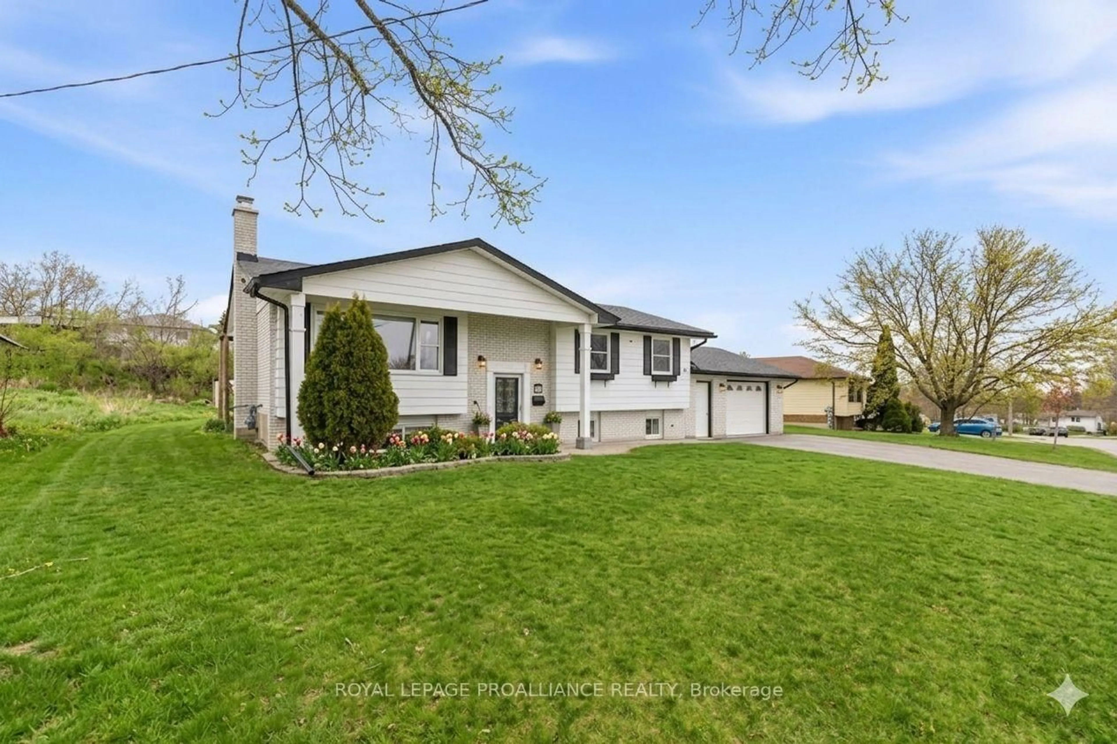 Home with vinyl exterior material, street for 836 Stewart Dr, Peterborough Ontario K9J 7R4
