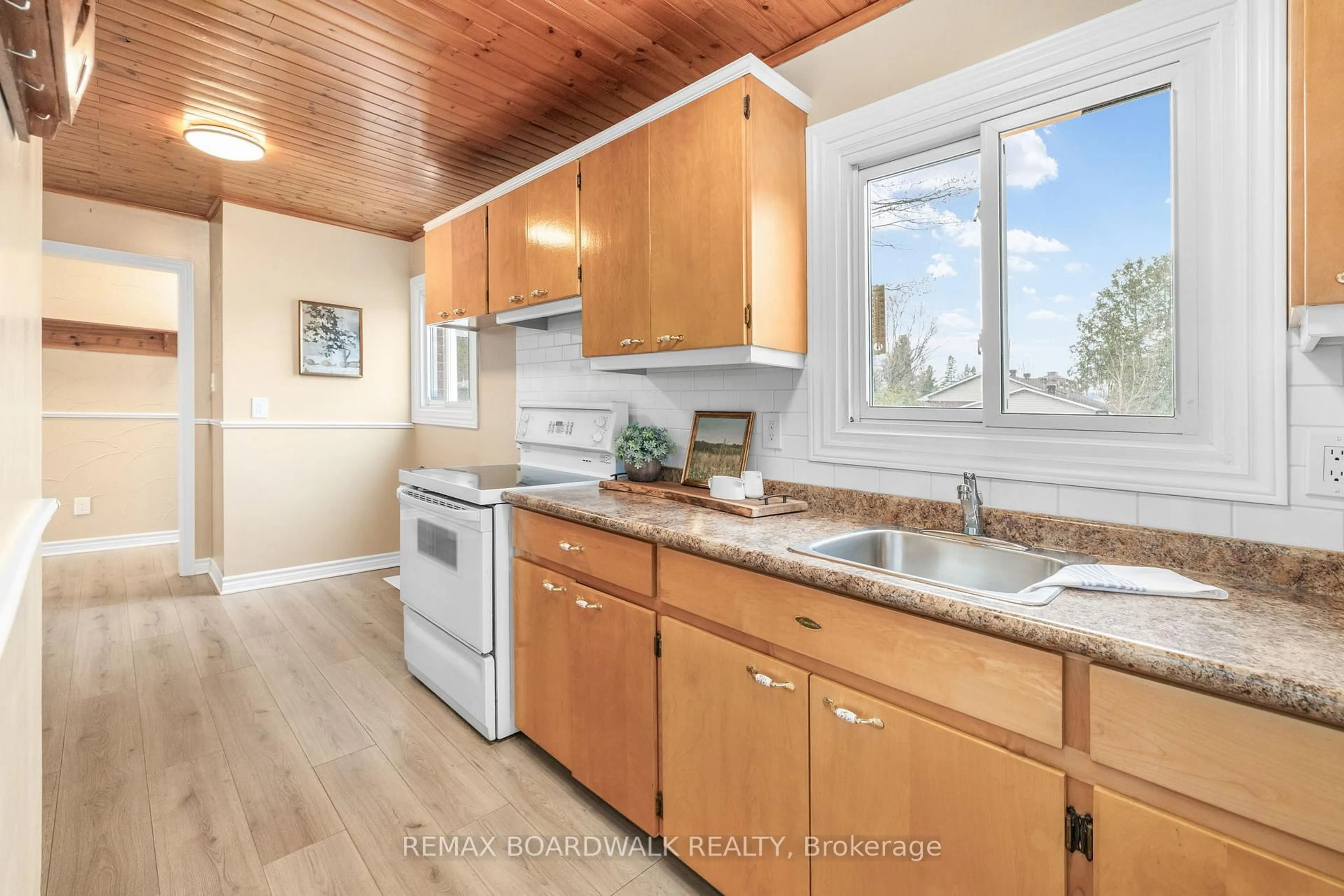 Standard kitchen, wood/laminate floor for 52 George Ave, Perth Ontario K7H 2Y9