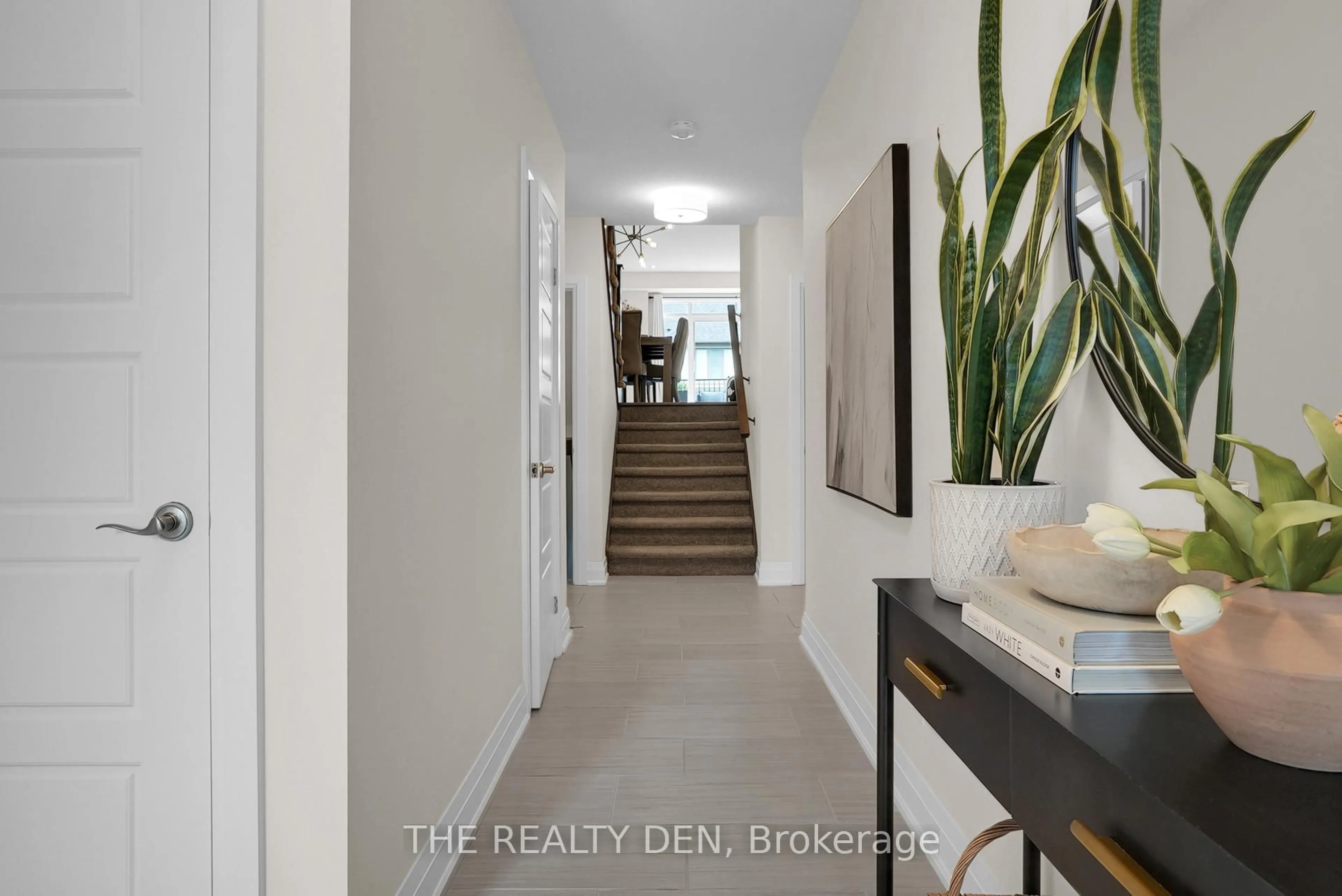 Indoor entryway for 271 Grey Silo Rd #29, Waterloo Ontario N2K 0E9