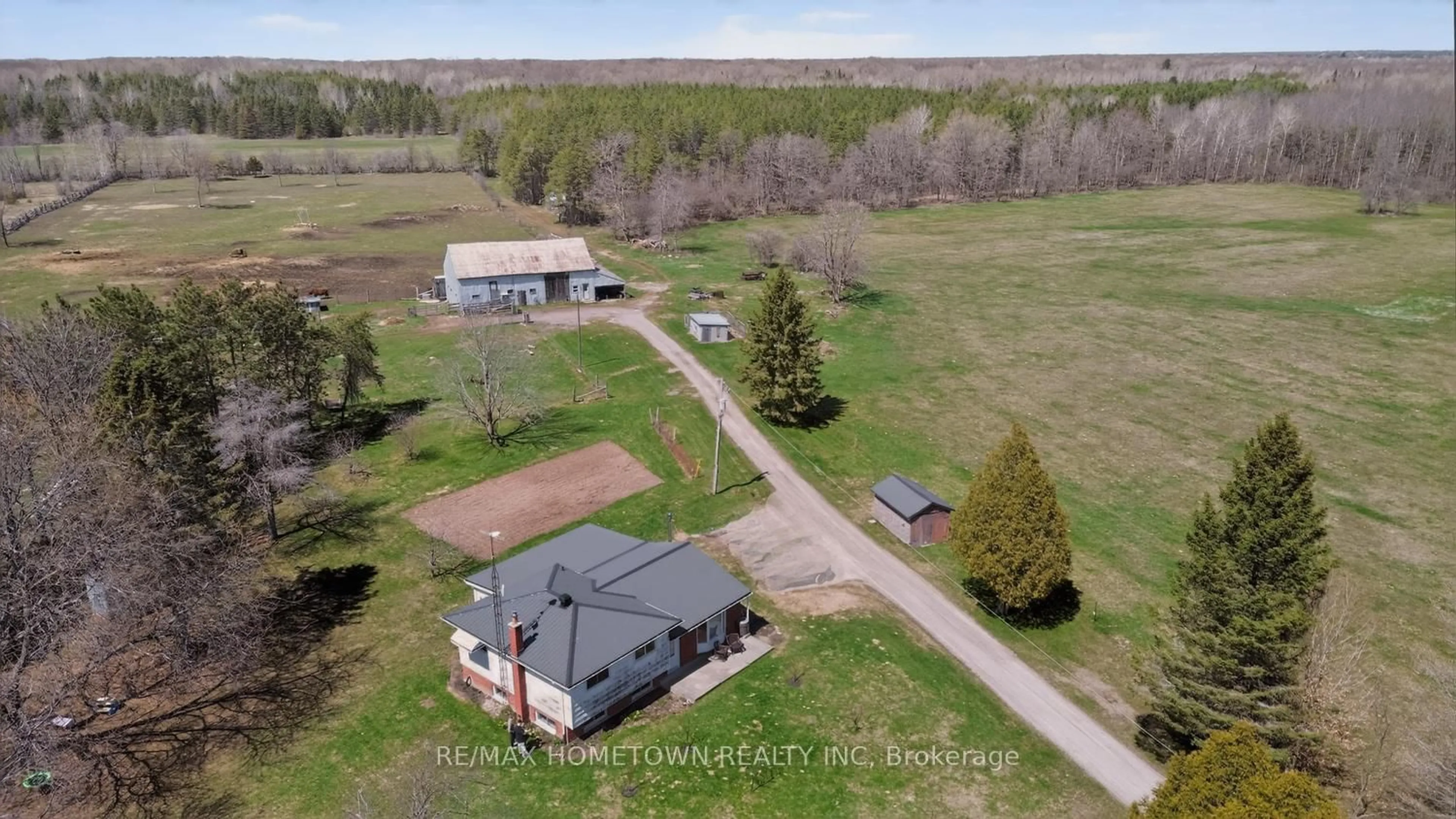 A pic from outside/outdoor area/front of a property/back of a property/a pic from drone, unknown for 9604 Mckay Rd, Elizabethtown-Kitley Ontario K0E 1A0