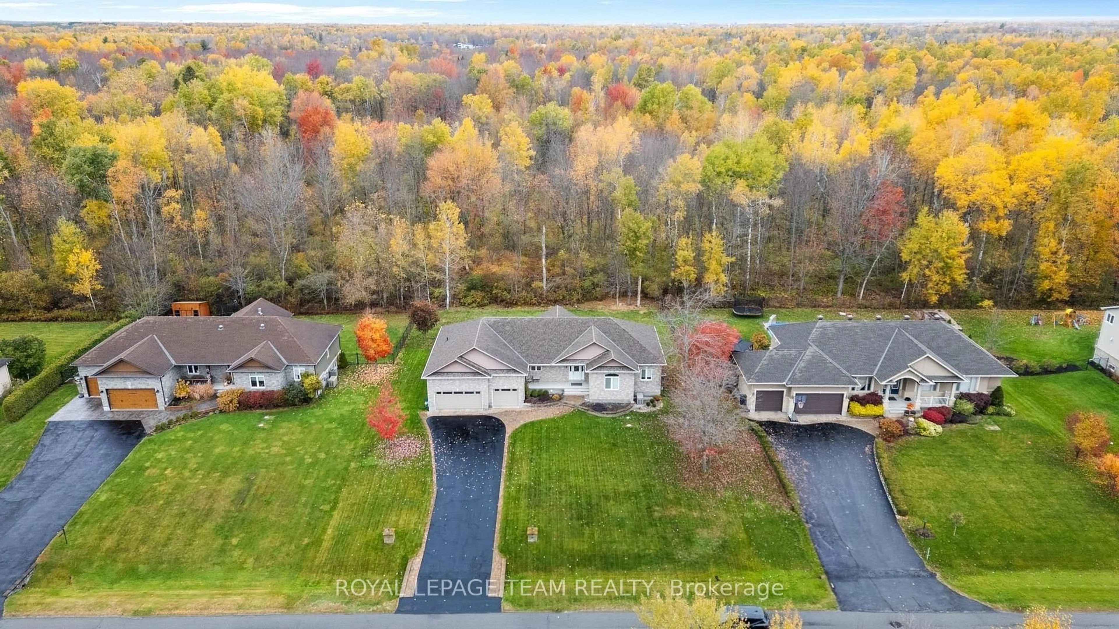 A pic from outside/outdoor area/front of a property/back of a property/a pic from drone, unknown for 6703 Pebble Trail Way, Ottawa Ontario K4P 0B7