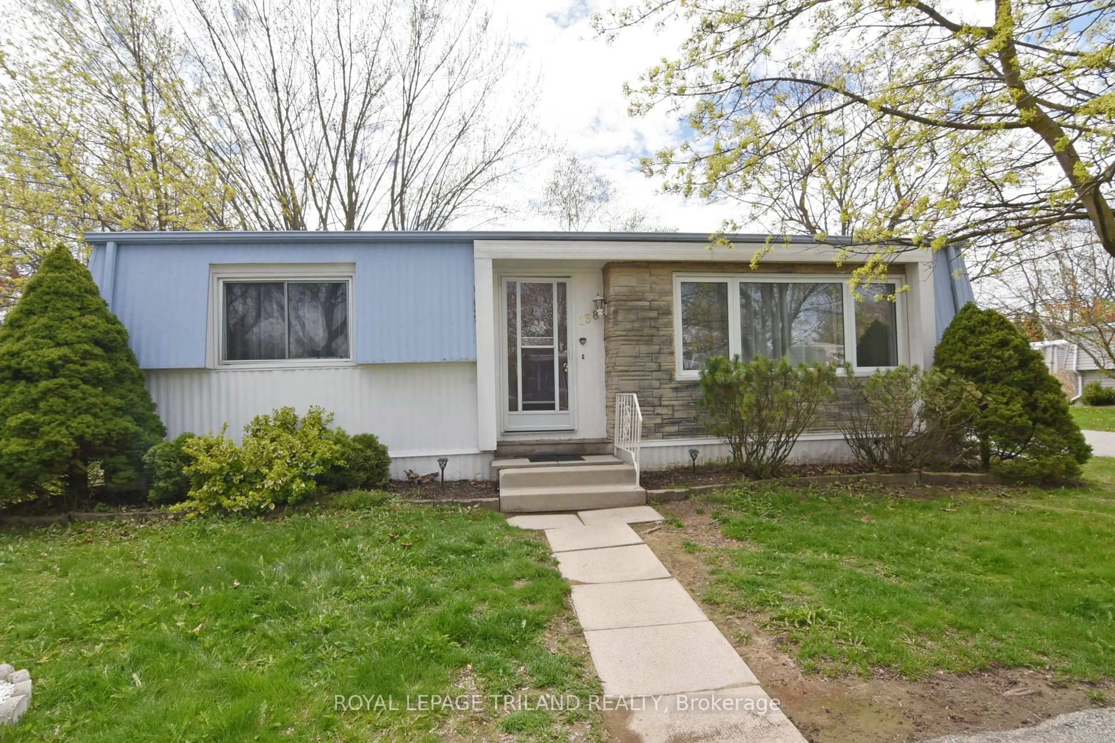 Home with vinyl exterior material, street for 138 Pebble Beach Pkwy, South Huron Ontario N0M 1T0