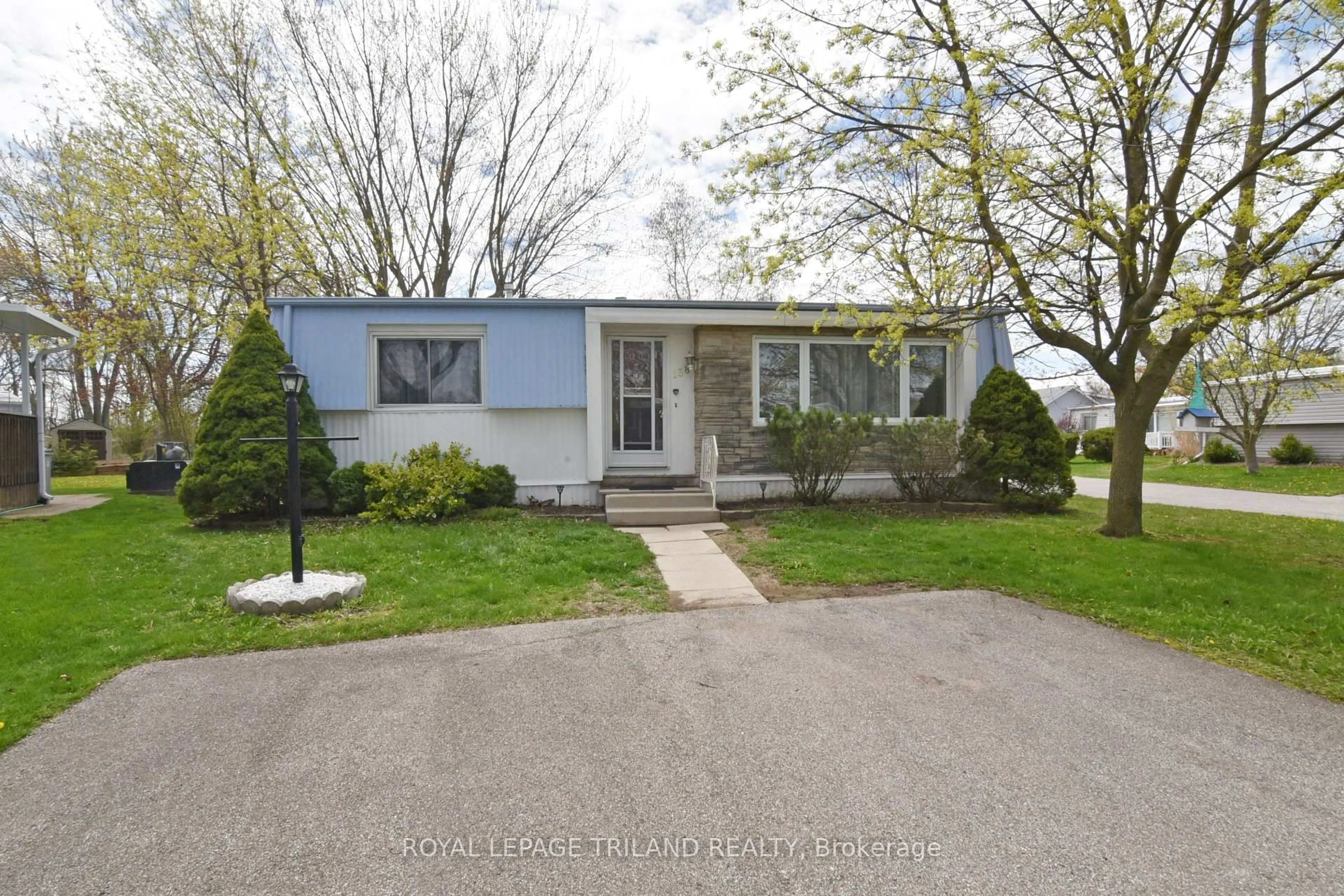 Home with vinyl exterior material, street for 138 Pebble Beach Pkwy, South Huron Ontario N0M 1T0