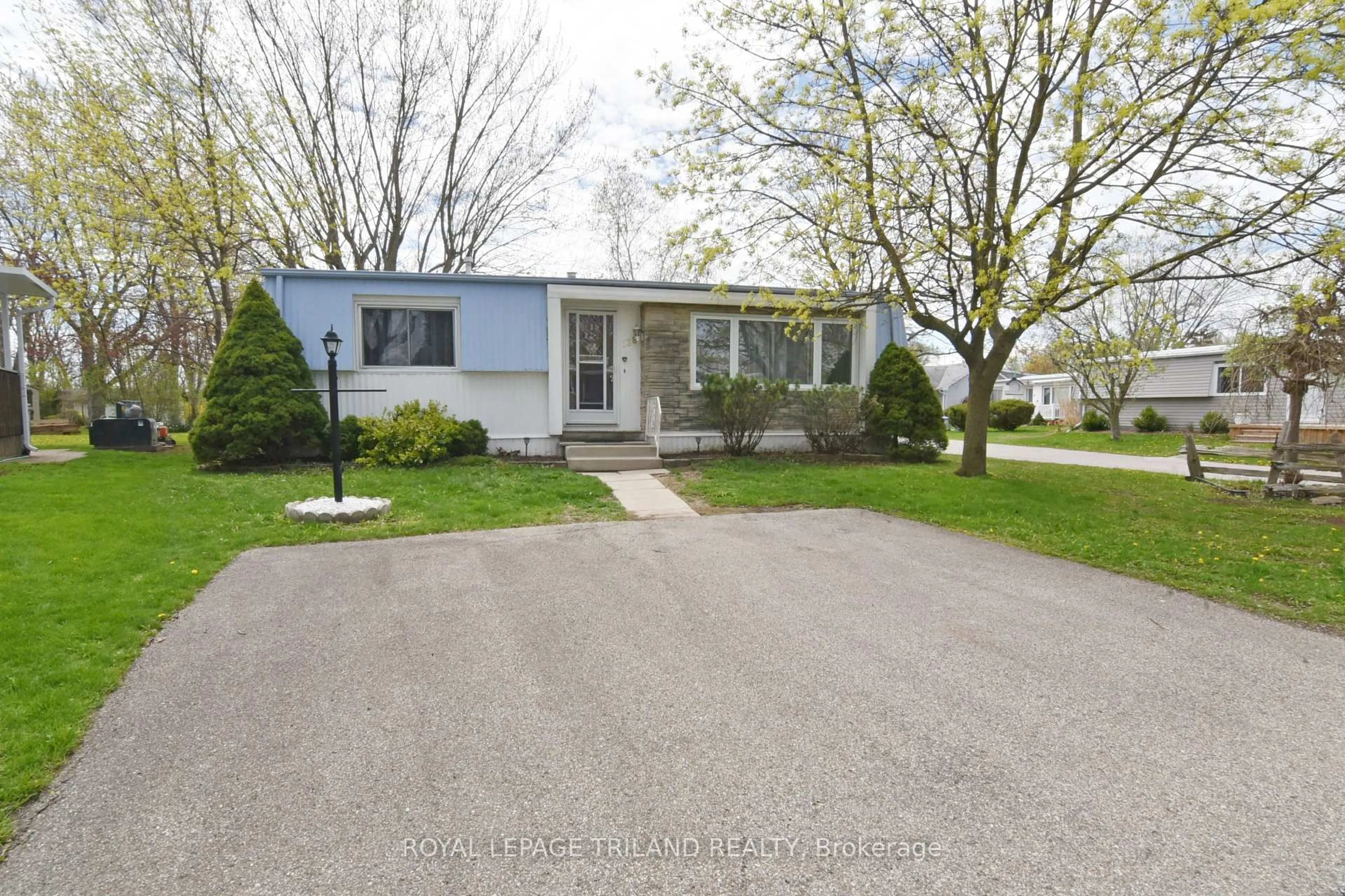 Unknown for 138 Pebble Beach Pkwy, South Huron Ontario N0M 1T0