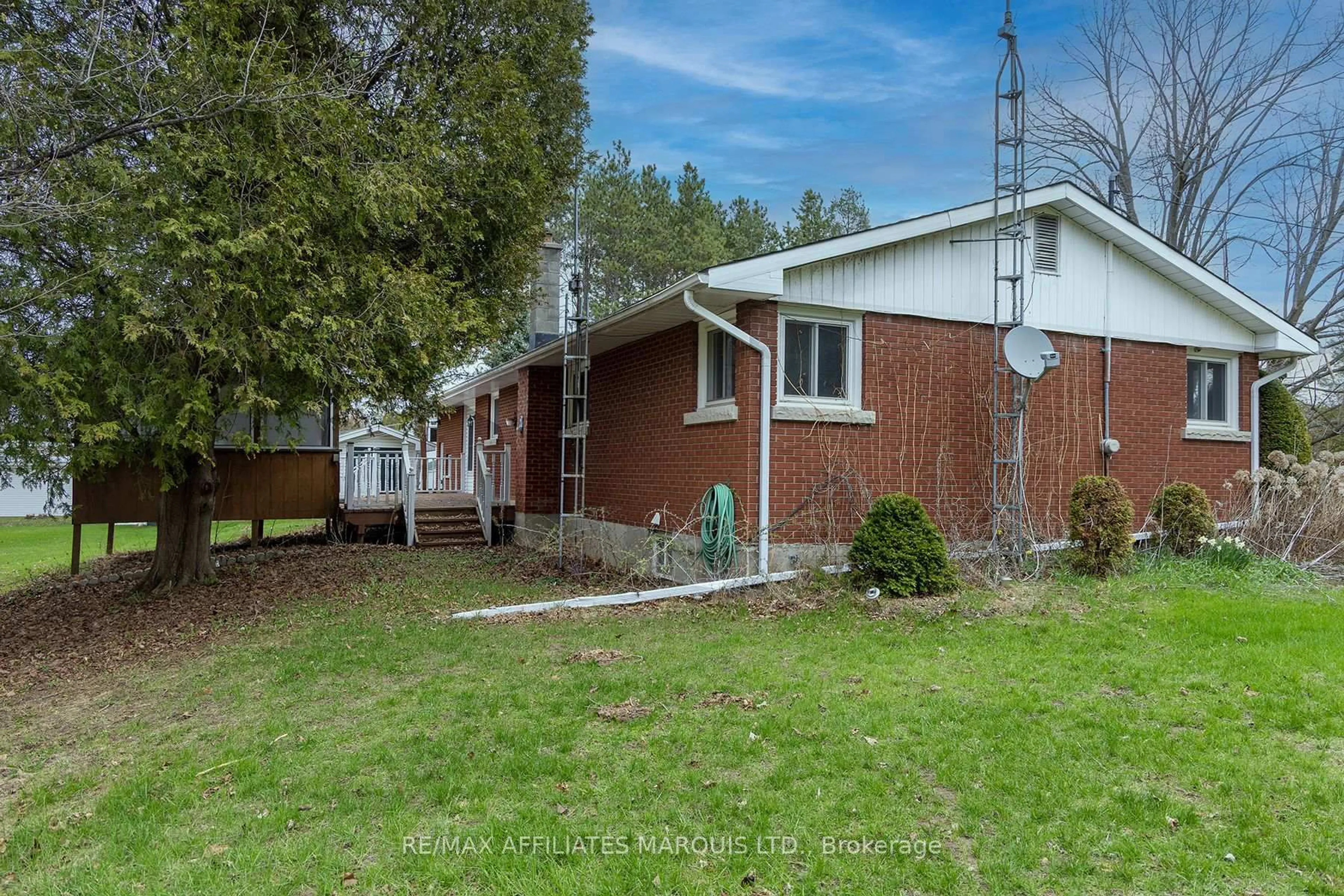 A pic from outside/outdoor area/front of a property/back of a property/a pic from drone, street for 9098 County Rd 44 Rd, Edwardsburgh/Cardinal Ontario K0C 1X0