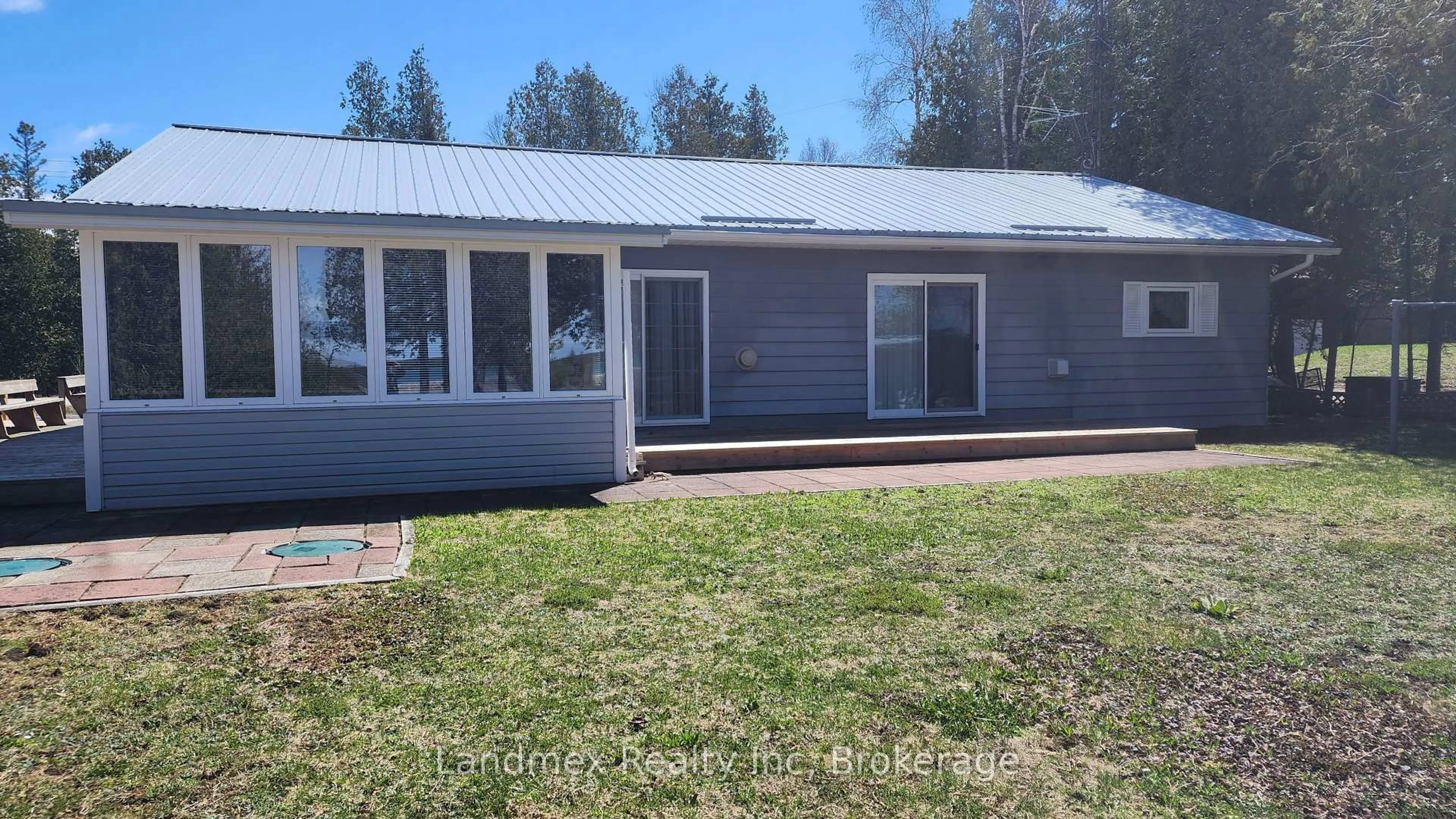 Home with vinyl exterior material, unknown for 268 Dorcas Bay Rd, Northern Bruce Peninsula Ontario N0H 2R0
