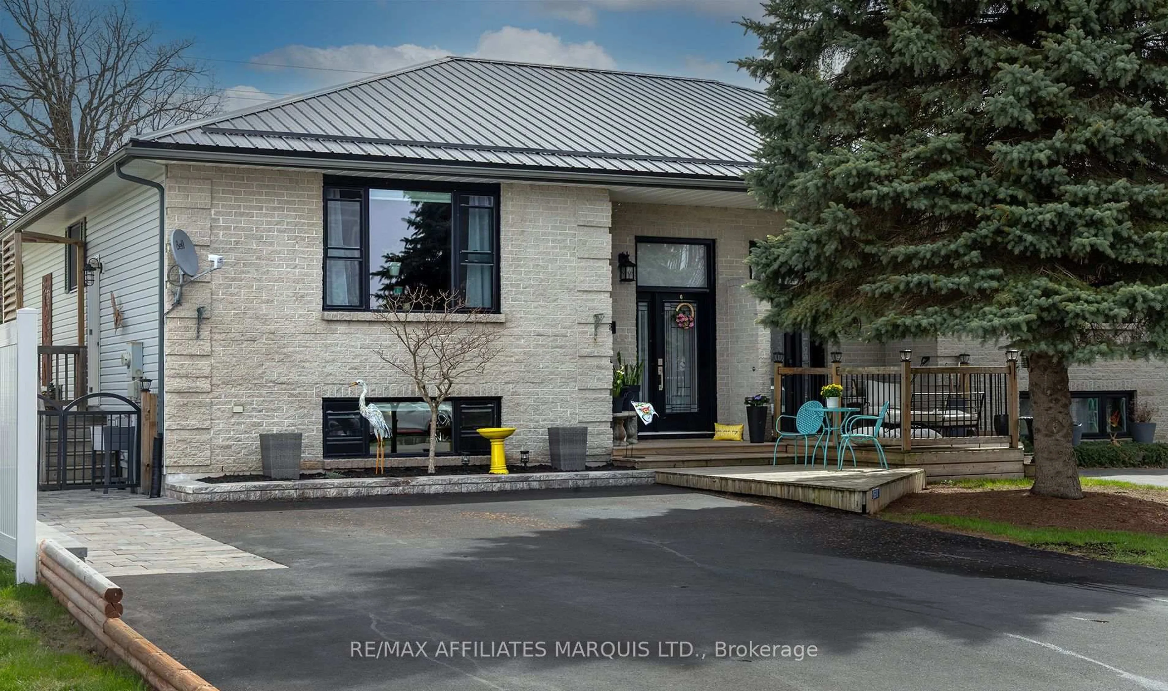 Home with brick exterior material, street for 5518 Bridlewood Crt, South Dundas Ontario K0E 1K0