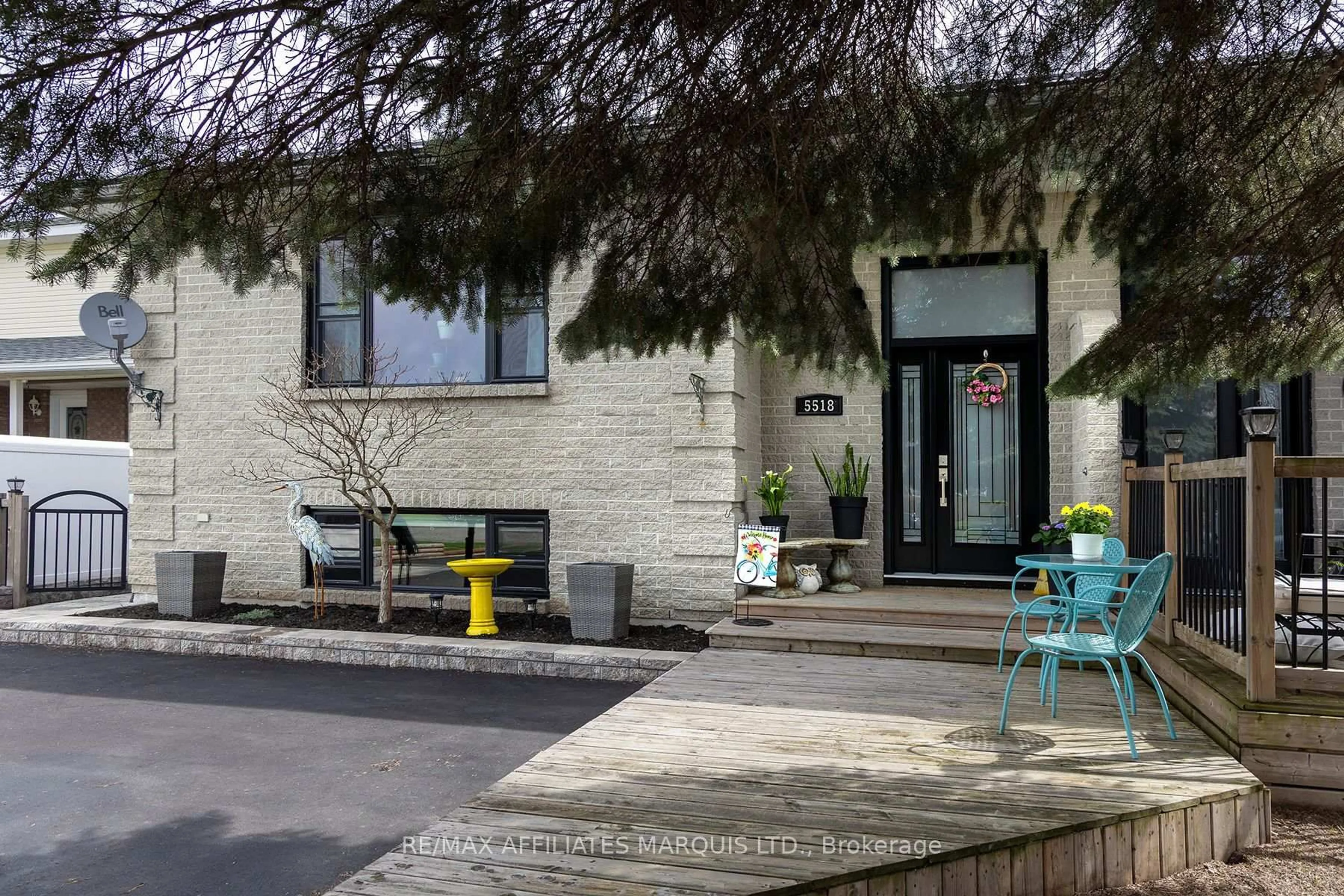 Patio, street for 5518 Bridlewood Crt, South Dundas Ontario K0E 1K0