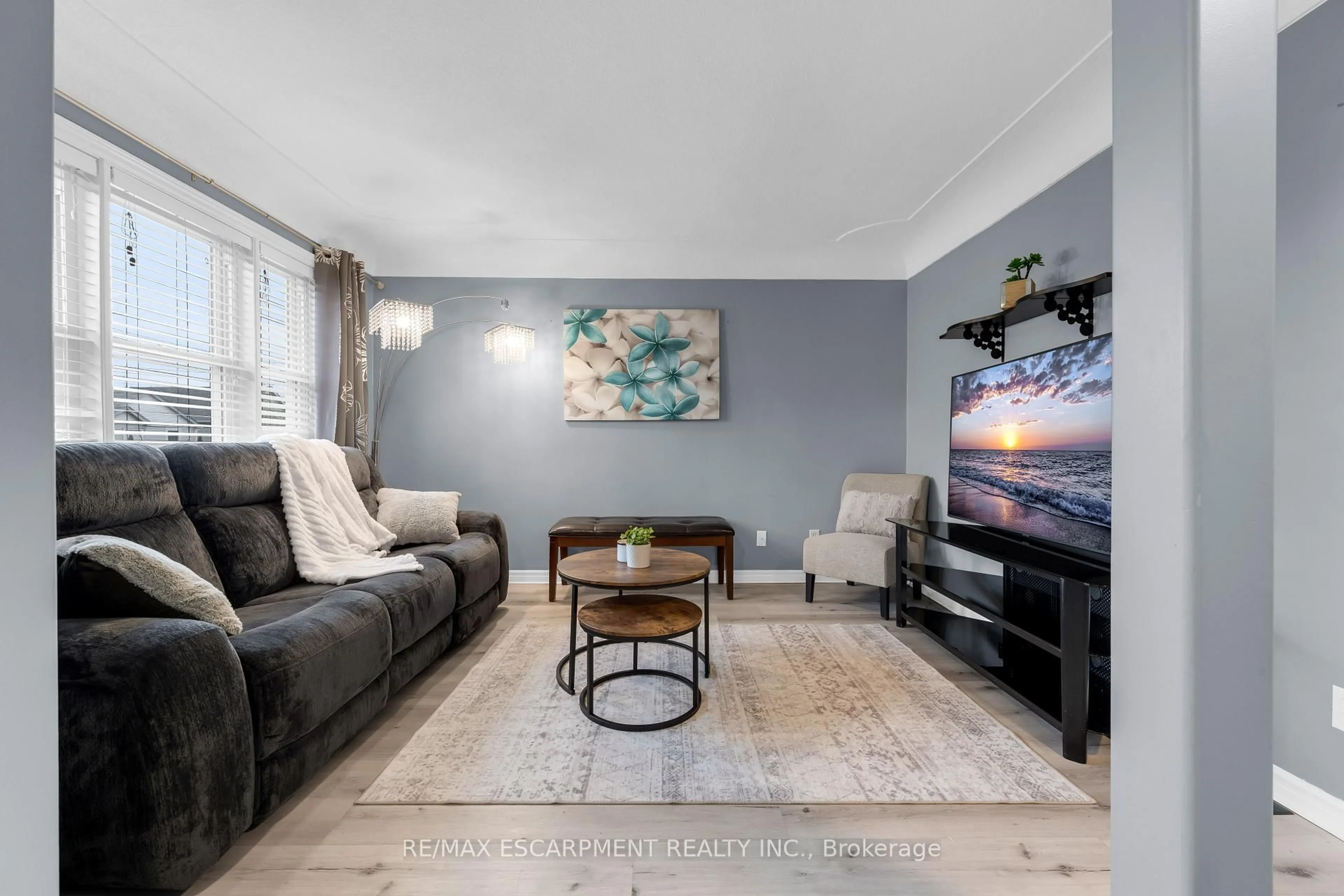 Living room with furniture, unknown for 221 Julian Ave, Hamilton Ontario L8H 5S2
