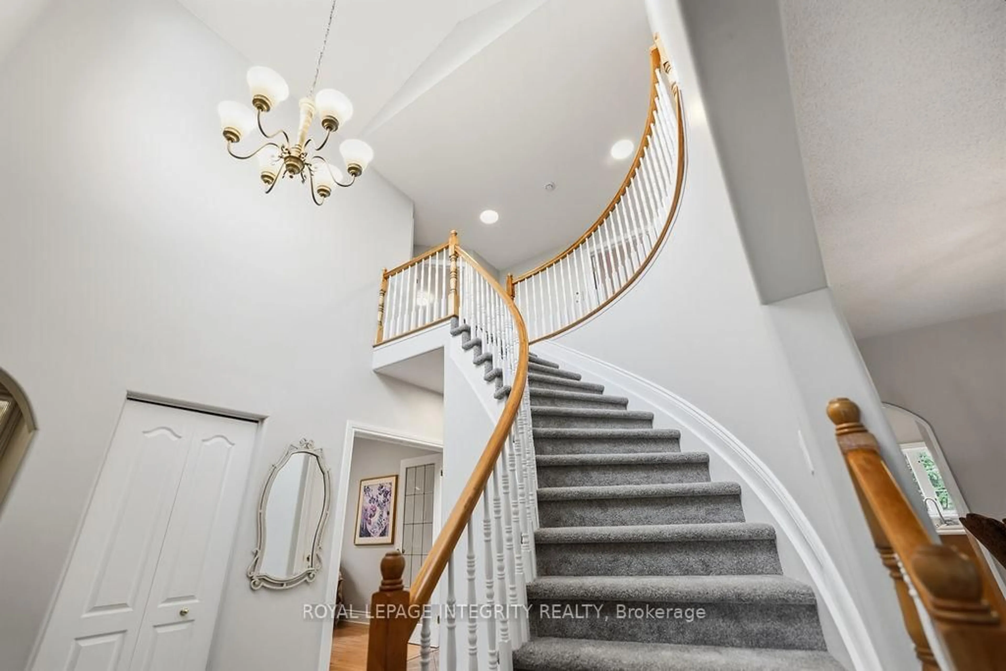 Stairs for 136 Shaughnessy Cres, Ottawa Ontario K2K 2N3