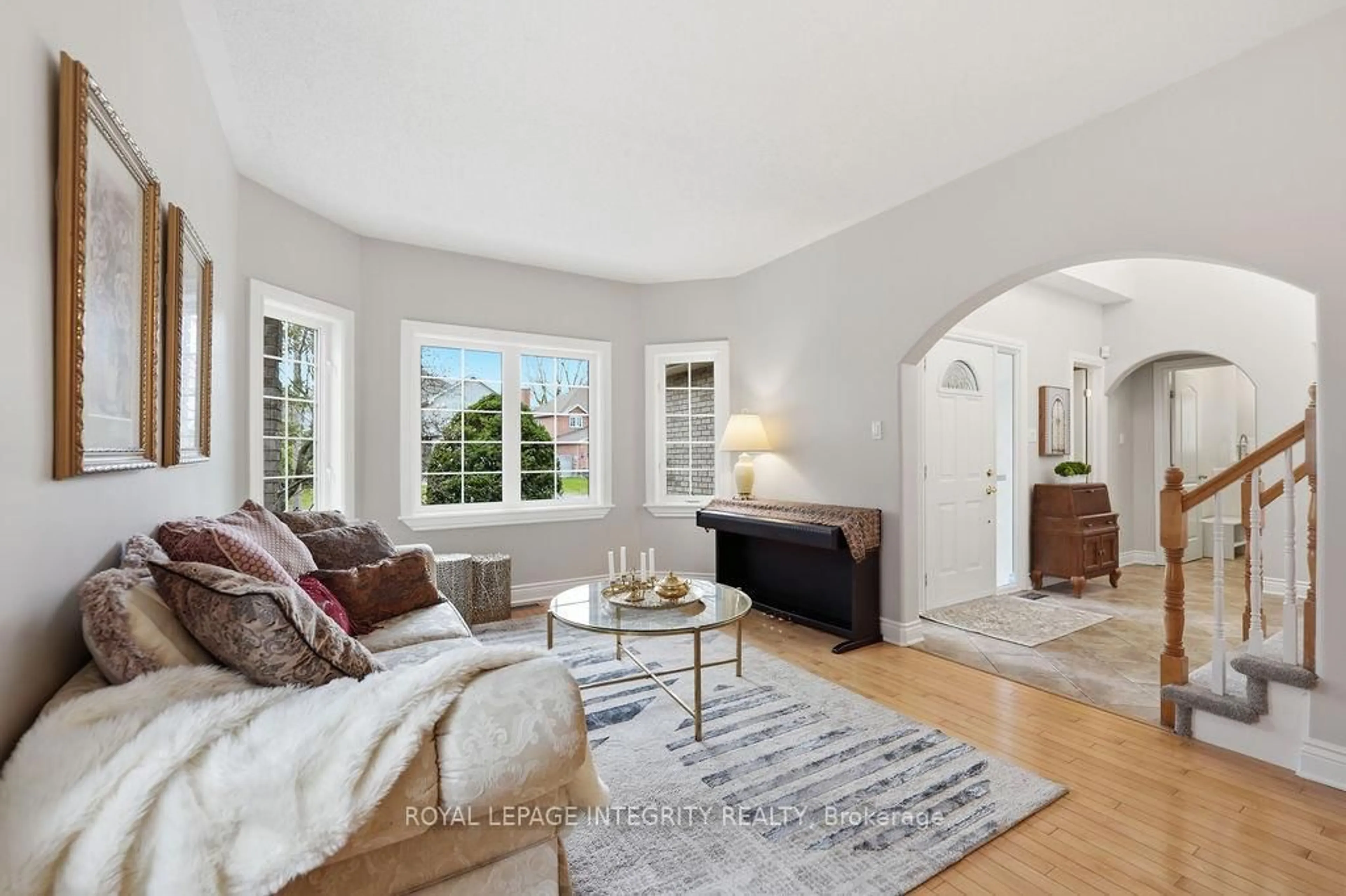 Living room with furniture, unknown for 136 Shaughnessy Cres, Ottawa Ontario K2K 2N3