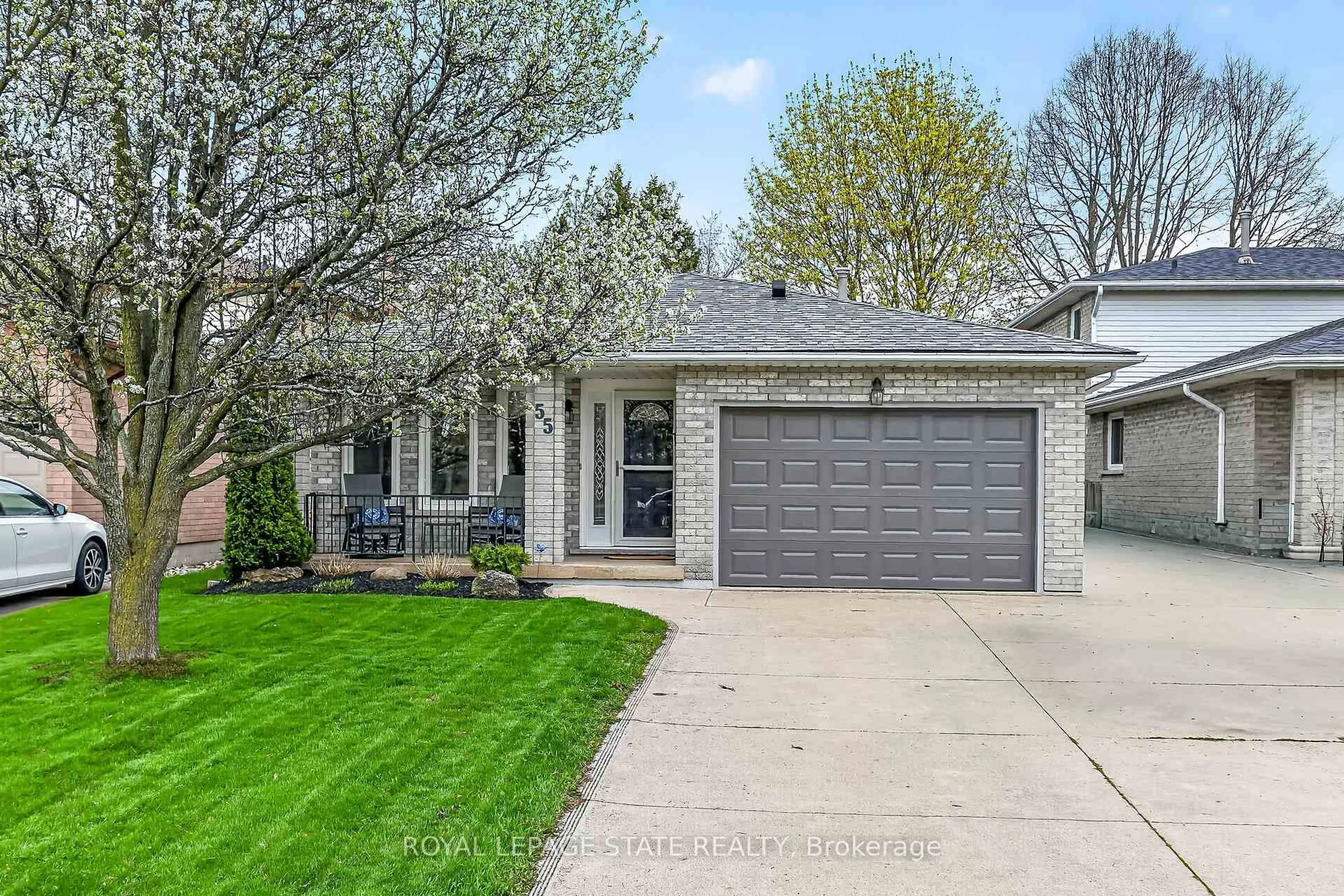 Home with brick exterior material, street for 55 Horizon Crt, Hamilton Ontario L9B 1W9