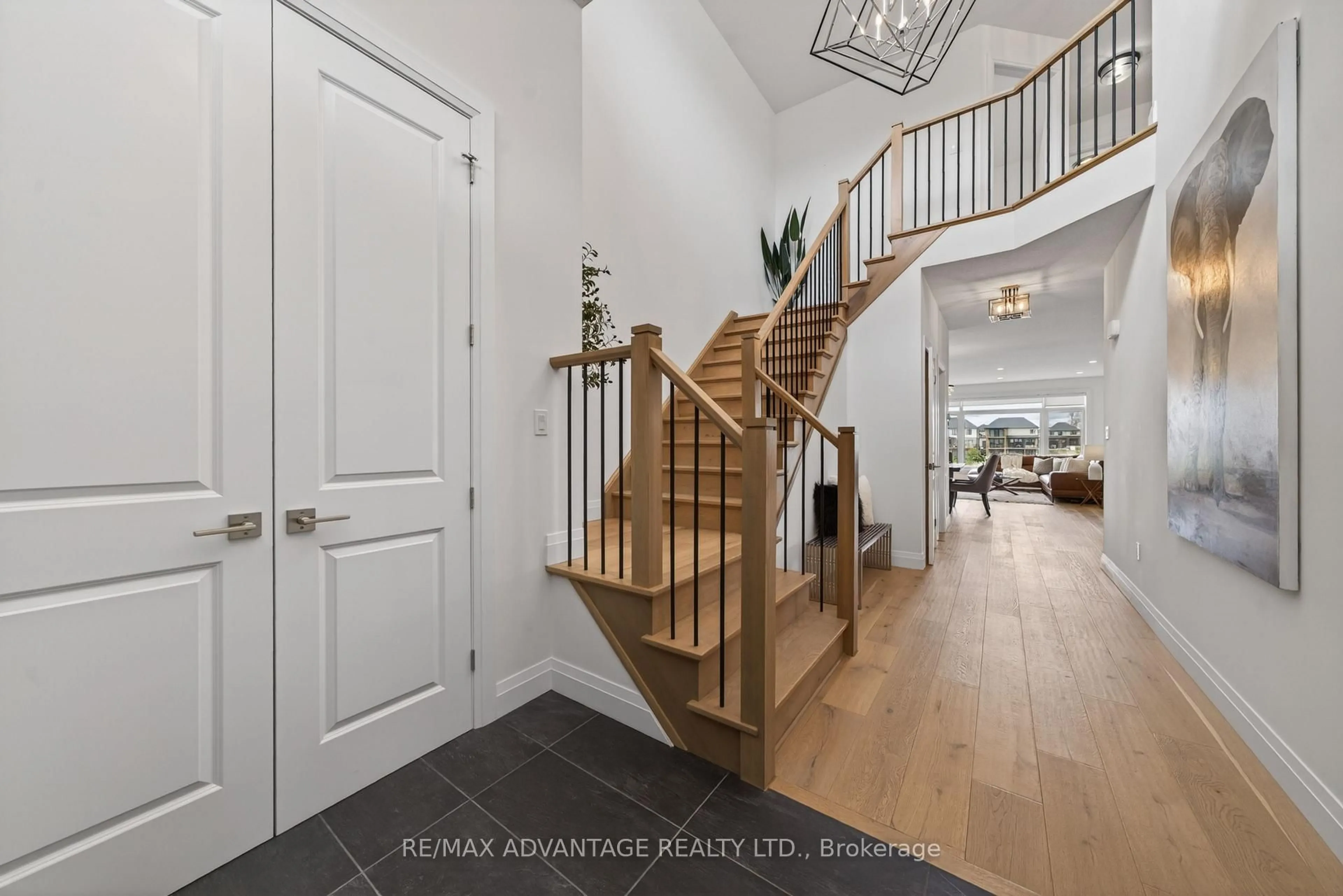 Indoor entryway for 2156 Tokala Tr, London North Ontario N6G 0G7