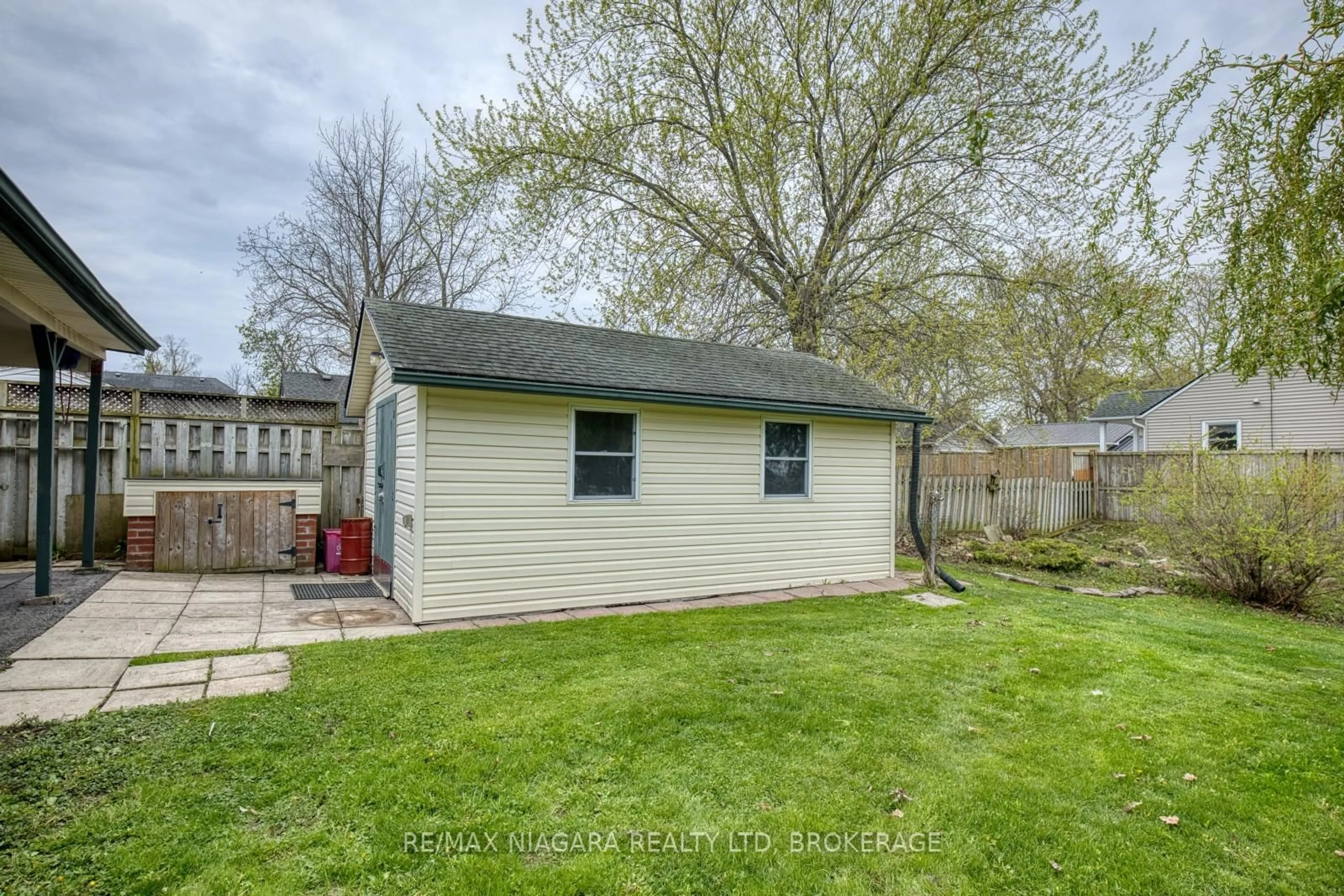 Shed for 301 Highland Ave, Fort Erie Ontario L2A 2Y1